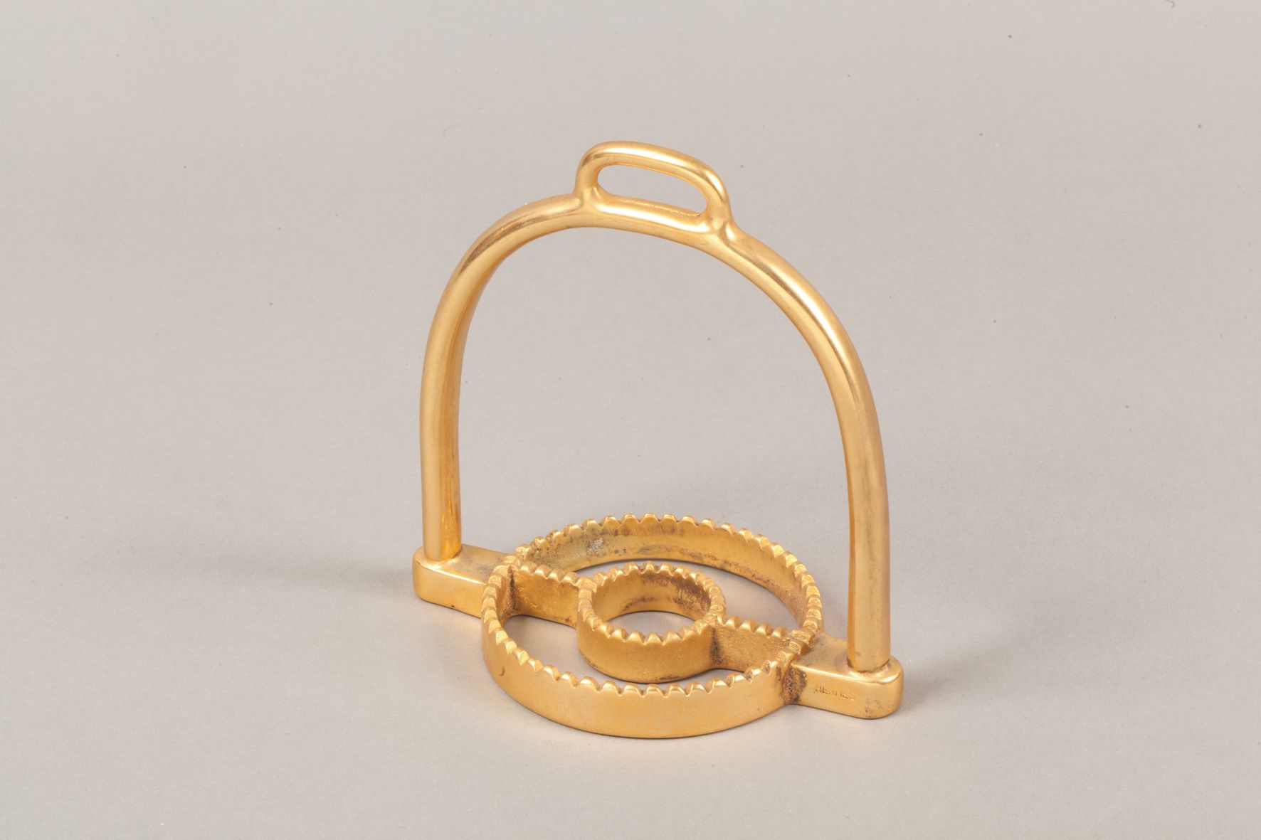 Null *HERMES Paris - Pipe-holder "Etrier" in gilded metal.