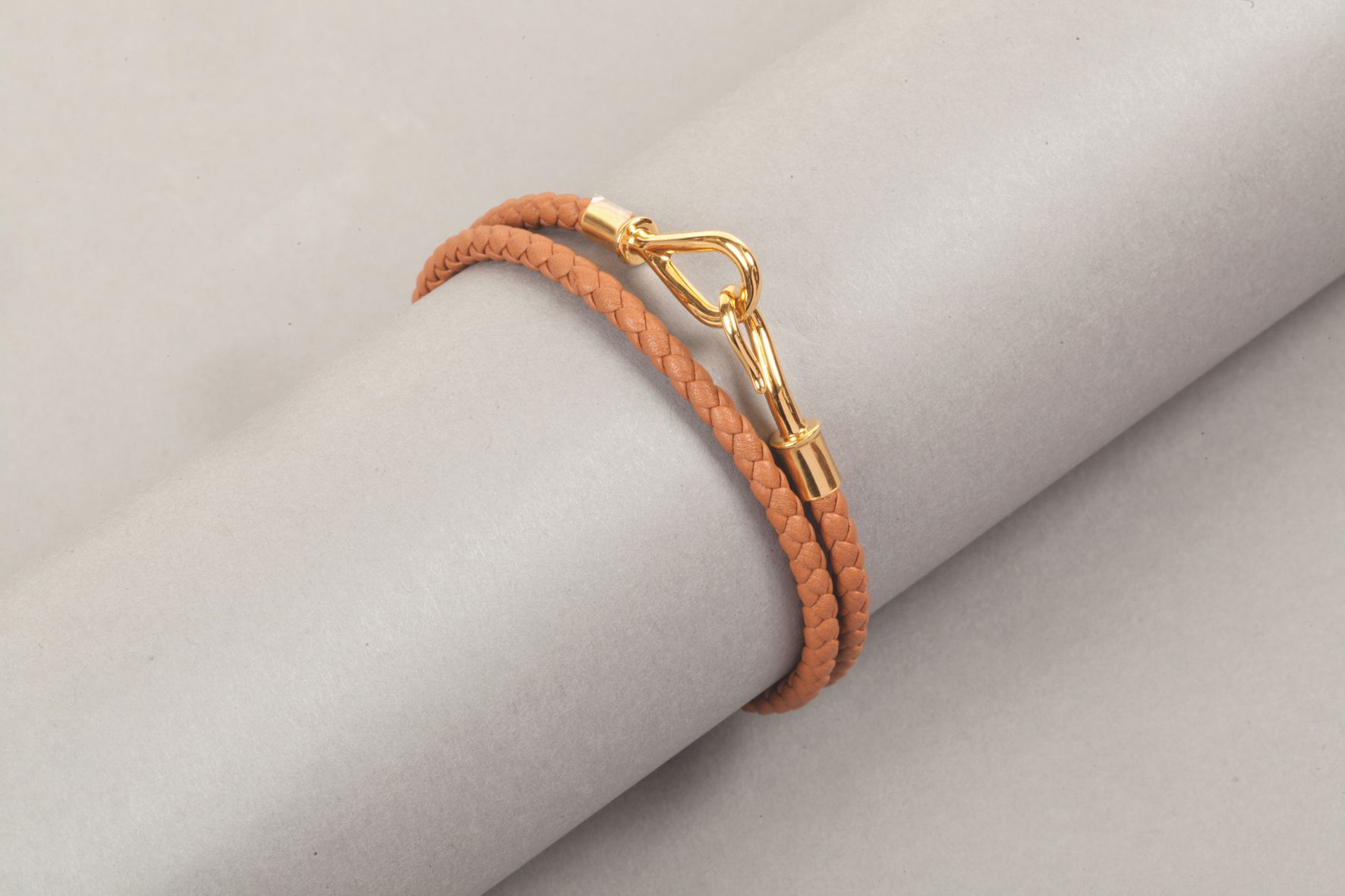 Null *HERMES Paris made in Italy - "Jumbo" bracelet in gold leather, gold metal &hellip;