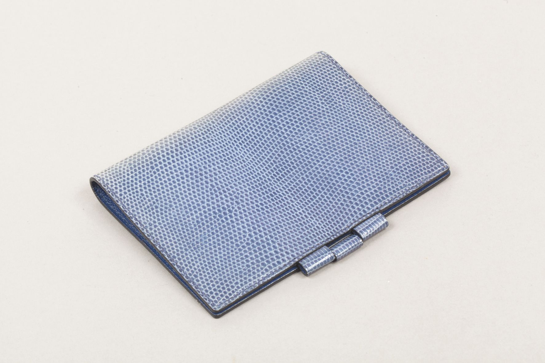 Null *HERMES Paris made in France - Agenda holder in blue lizard. (Decorations).