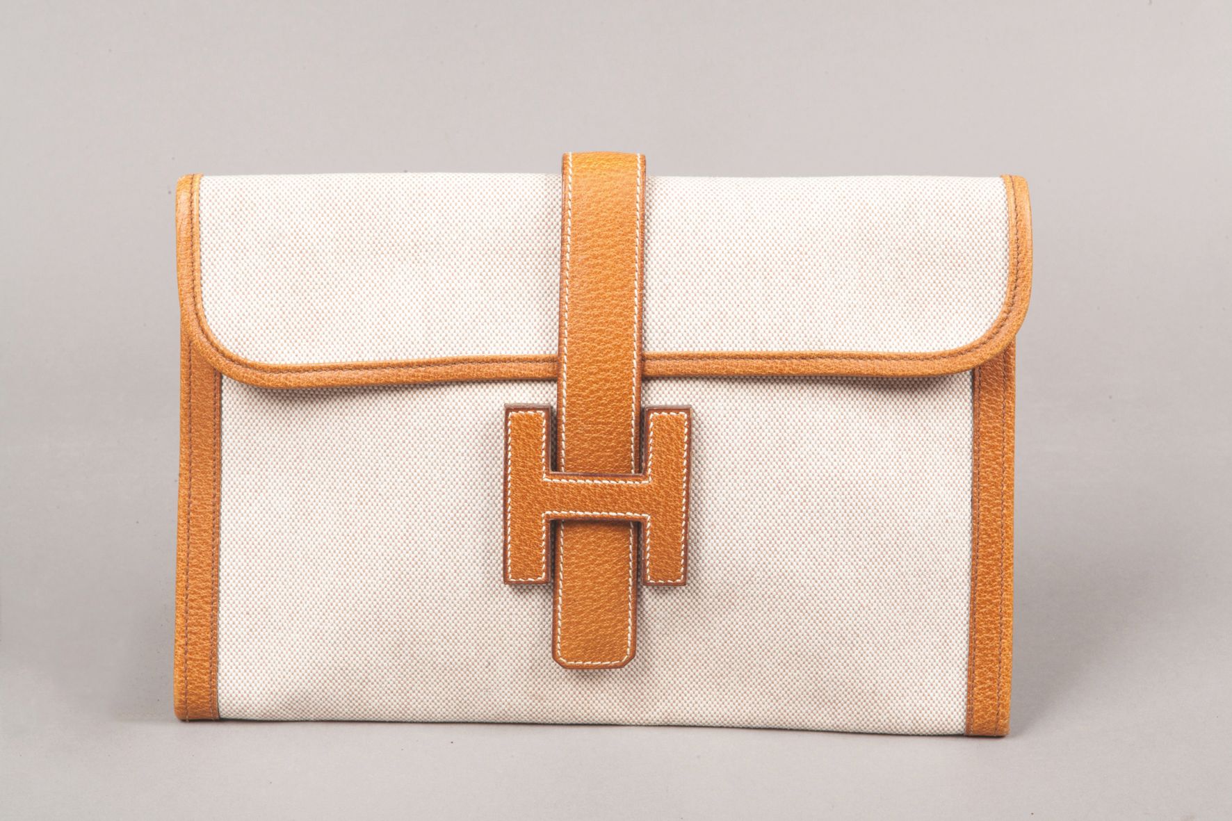 Null *HERMES Paris made in France année 1992 - Pochette "Jige" 29cm en toile H c&hellip;