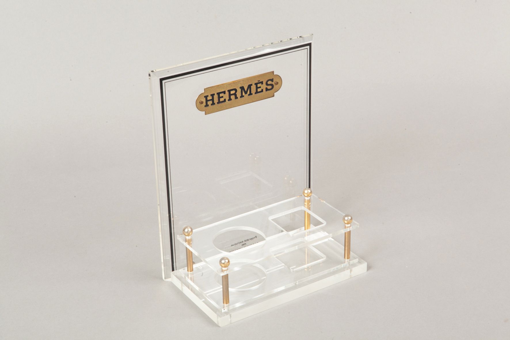 Null *HERMES Parfums - Présentoir de comptoir en PVC agrémenté d'une plaque au n&hellip;