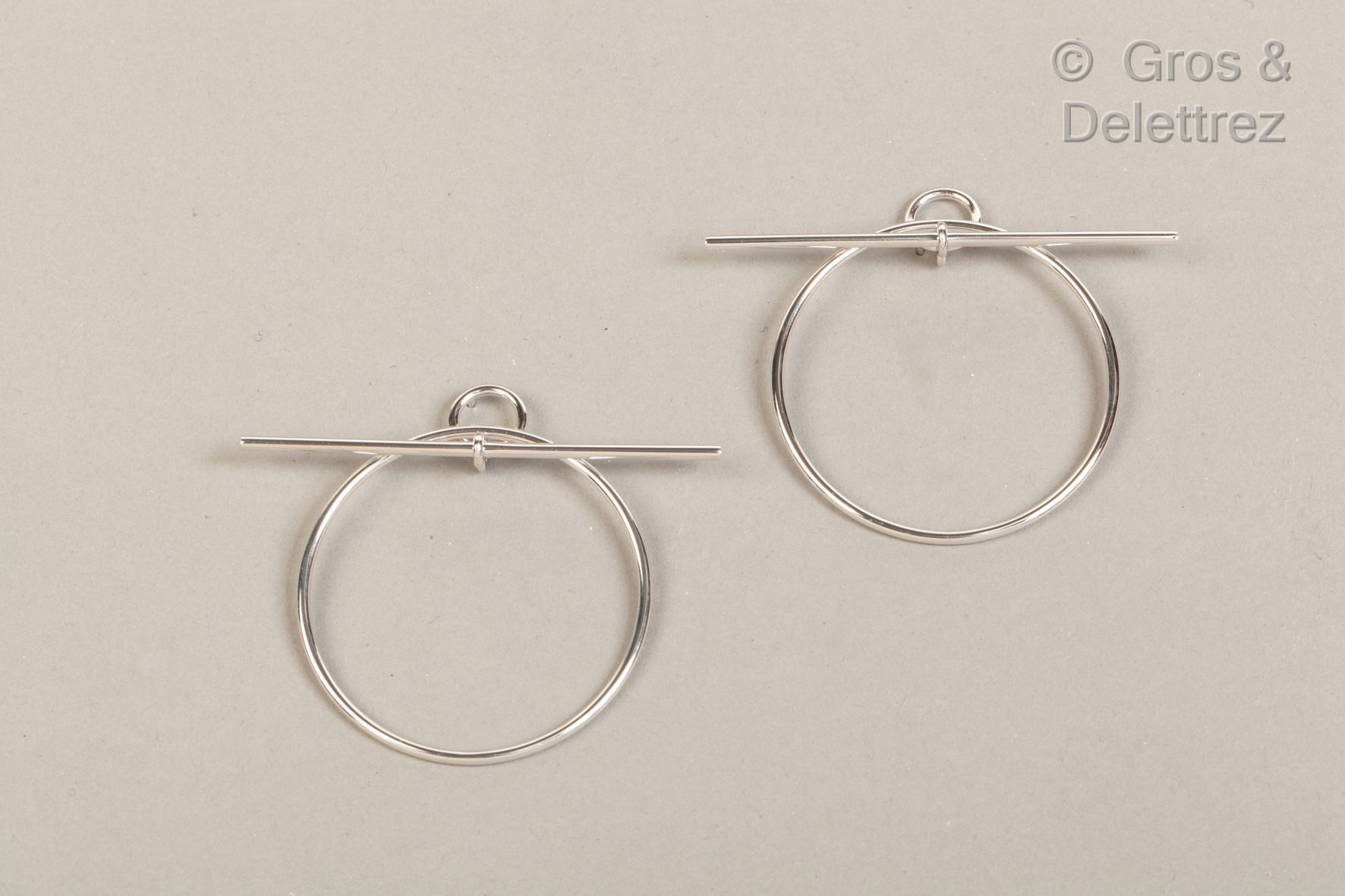 Null HERMES Paris 意大利制造 - *一对 "Loop "穿耳式耳环，采用千分之九百二十五银制。重量：10,7 g。高度：4.8厘米