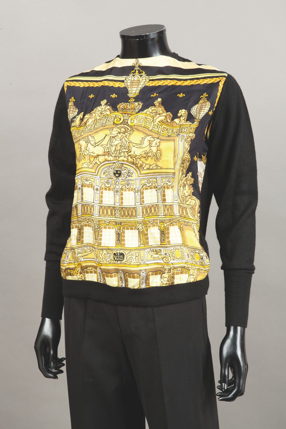 Null *HERMES Boutique Sport - crylor和黑色羊毛上衣，丝质内衬印有 "Le Soleil Royal "黑色，黄色，圆领，长袖&hellip;