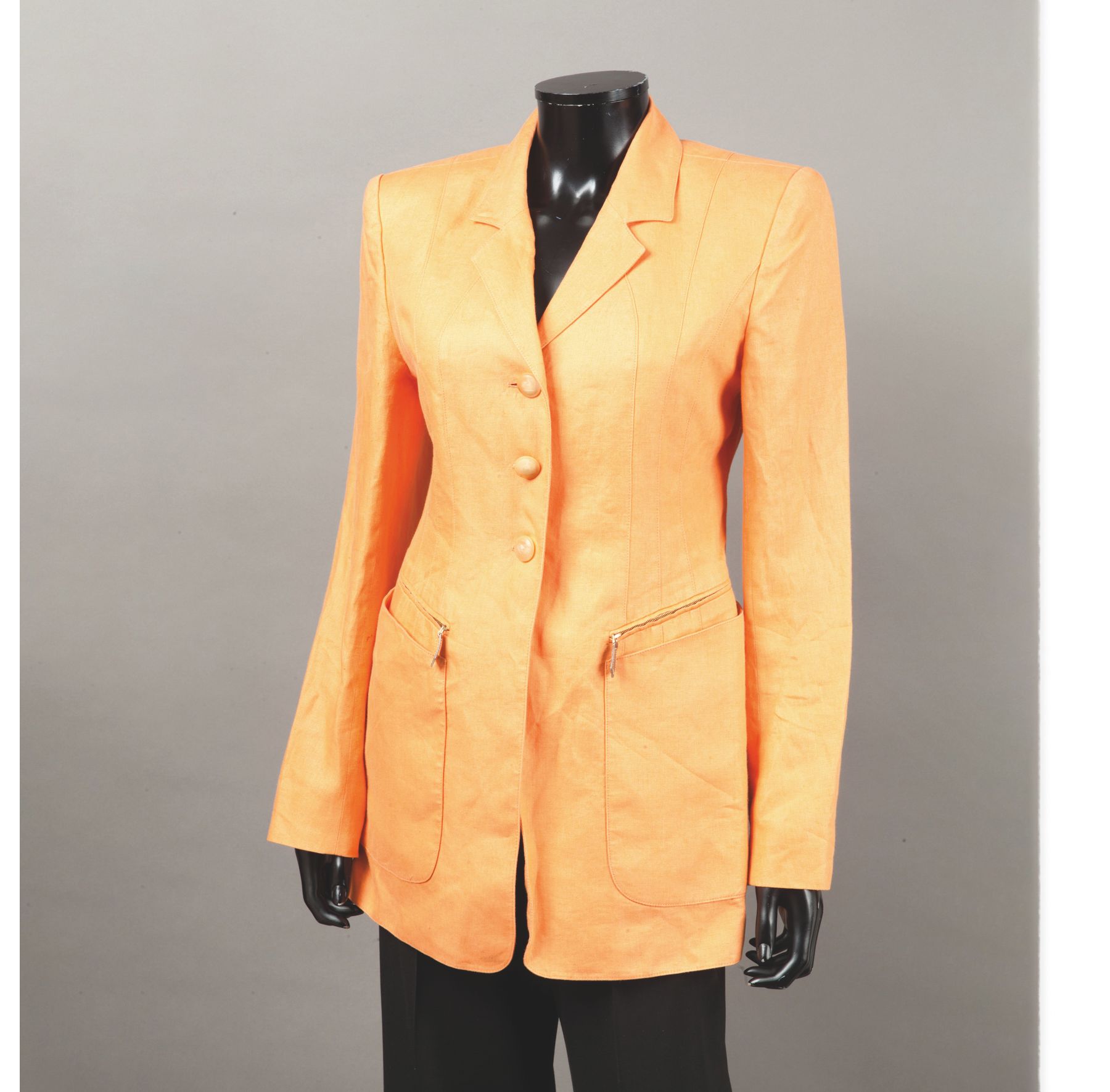 Null *HERMES Paris法国制造 - 橘色亚麻外套，缺口披肩领，单排扣，长袖，两个拉链口袋，两个贴袋。赤褐色的标签，棕色的图案。T.36.