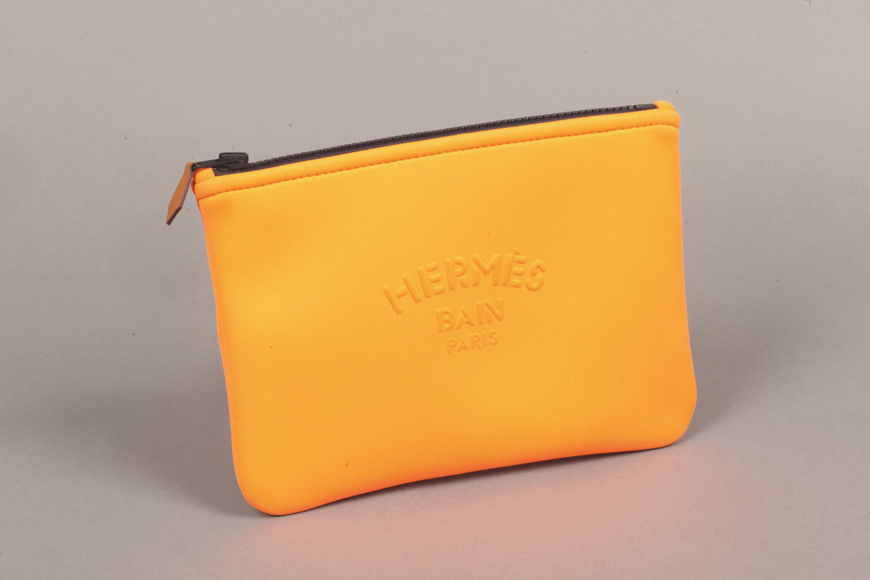 Null *HERMES Paris Bain - "Neobain" bag PM 21cm in neon orange neoprene, zipper &hellip;