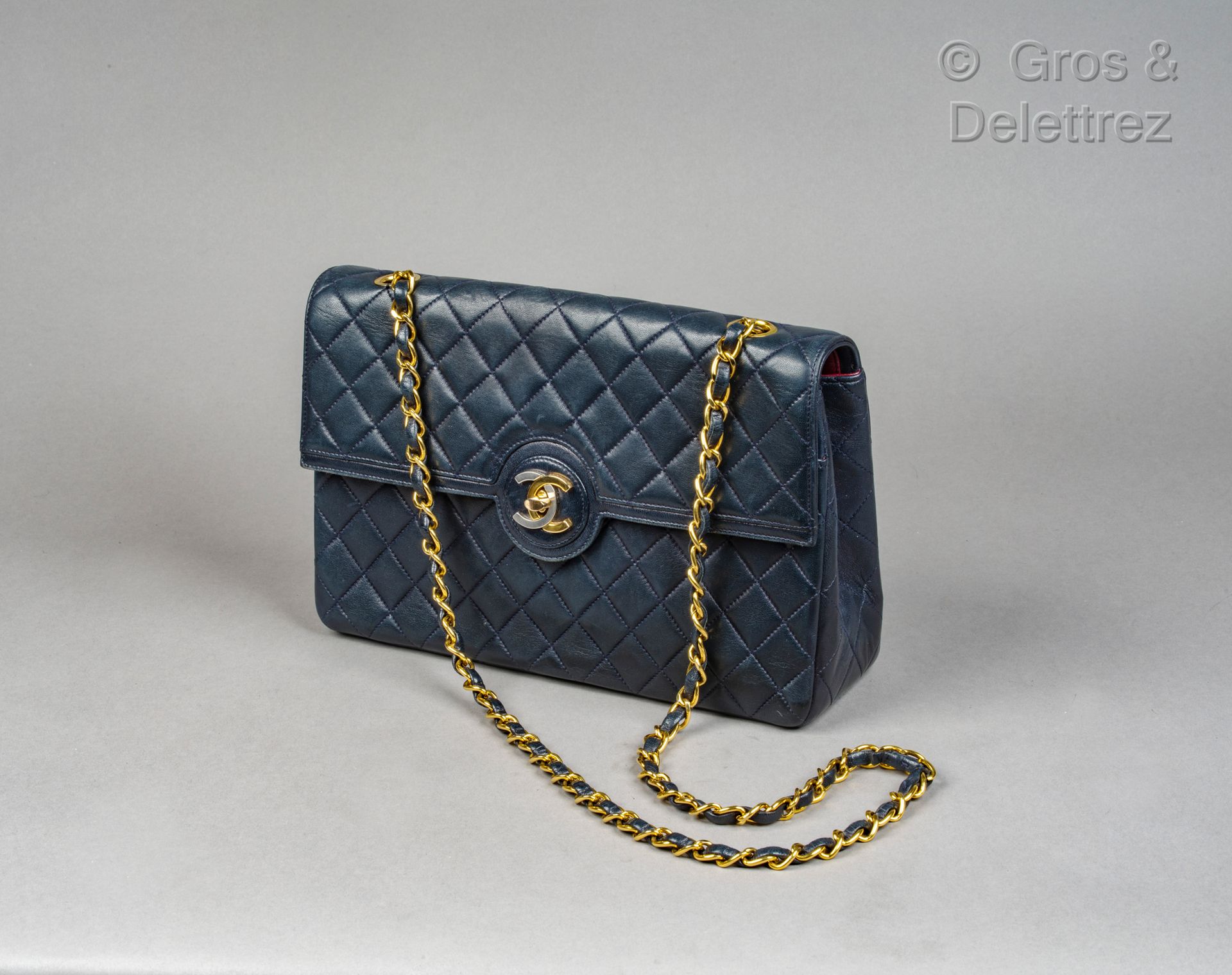 Null CHANEL by Karl Lagerfeld

Circa 1992

25cm bag in navy quilted lambskin lea&hellip;