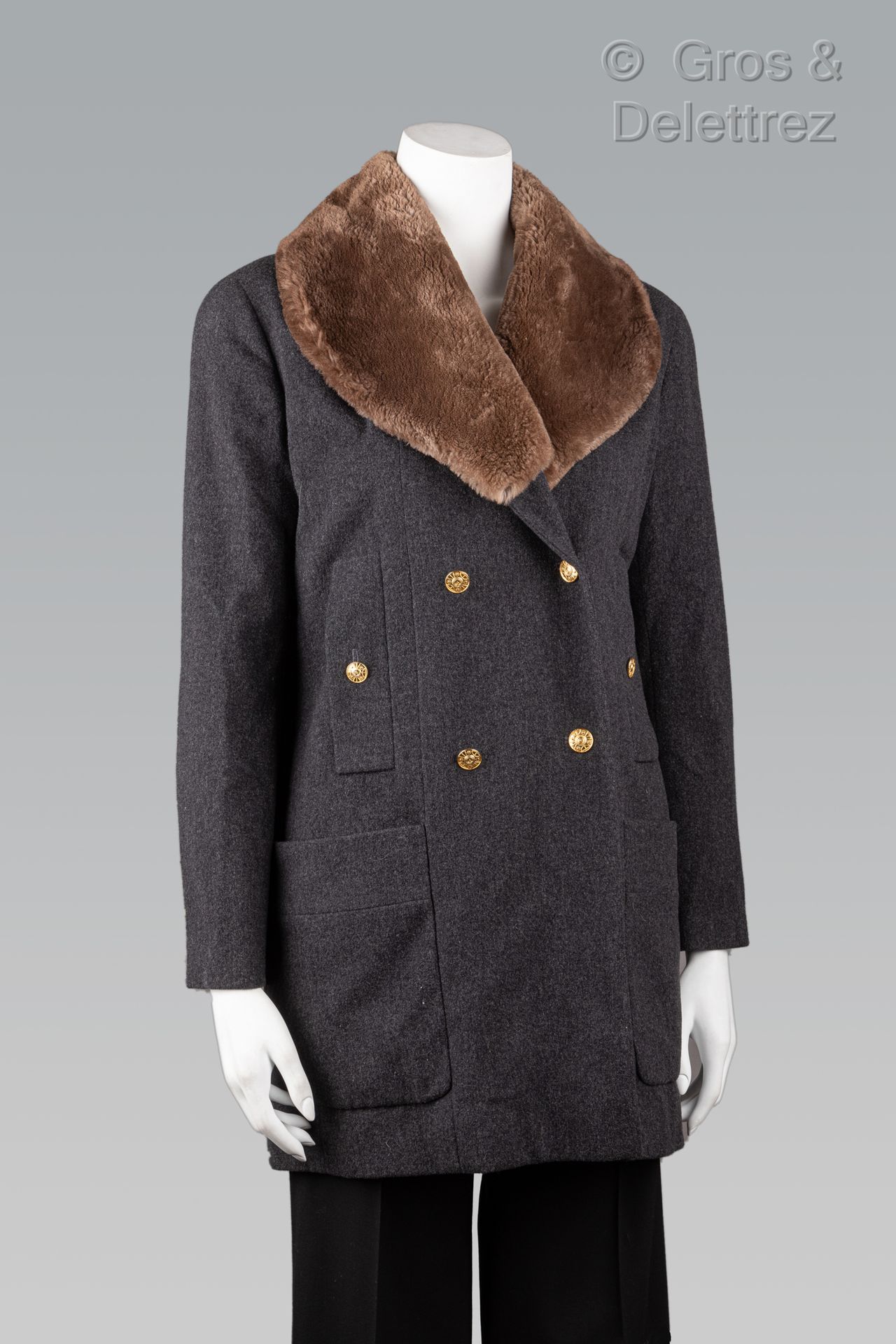 Null CHANEL Boutique von Karl Lagerfeld

Circa 1990

Kanadische Jacke aus anthra&hellip;