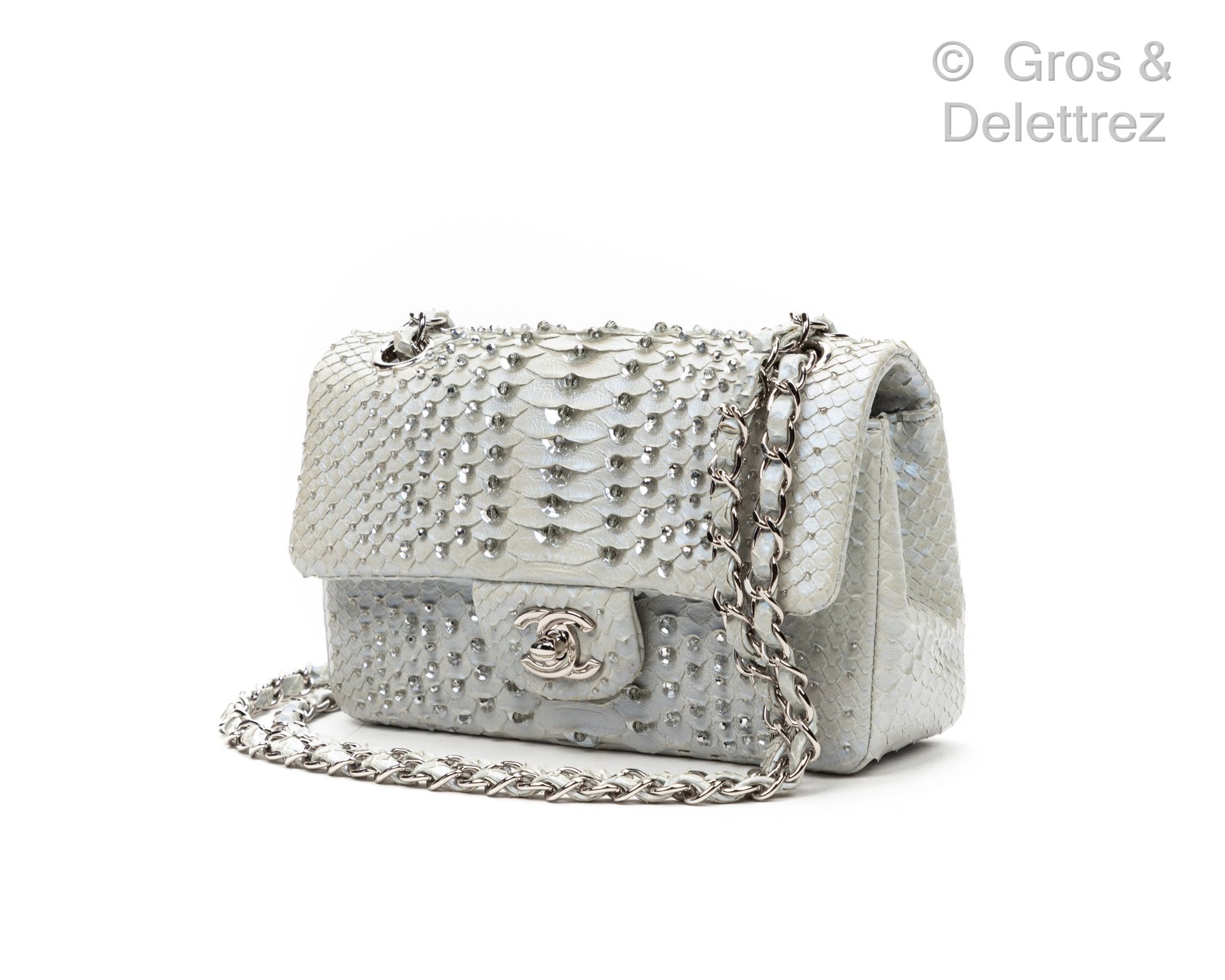 CHANEL Jahr 2012

Tasche "Classic", 20 cm, aus weißem, glänzendem, perlmuttfarbe&hellip;