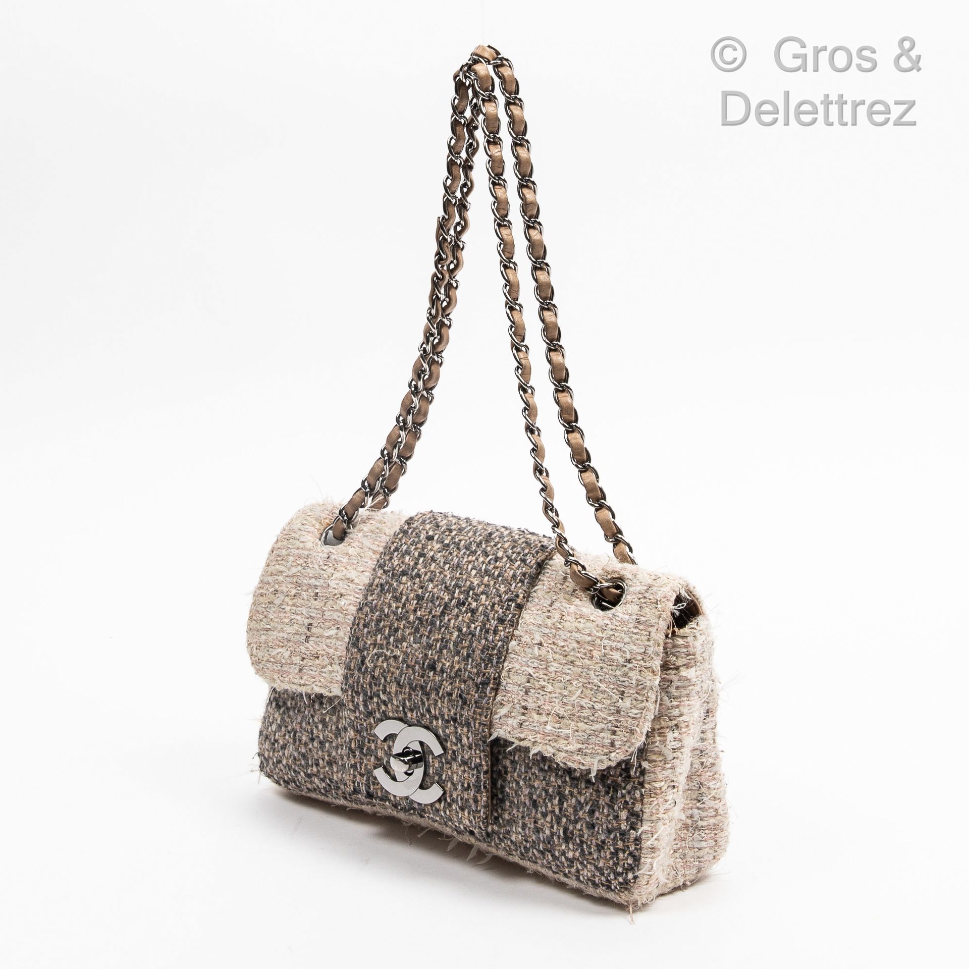 CHANEL Year 2005

Fantasy Flap" bag 28 cm in two-tone tweed in beige and grey mo&hellip;