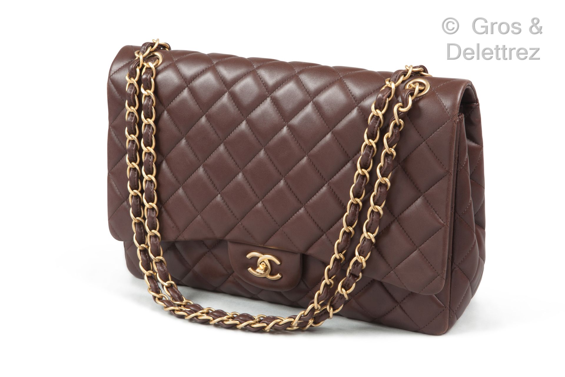 CHANEL Circa 2010

Maxi Jumbo" bag 32 cm in cocoa quilted lambskin leather, "CC"&hellip;