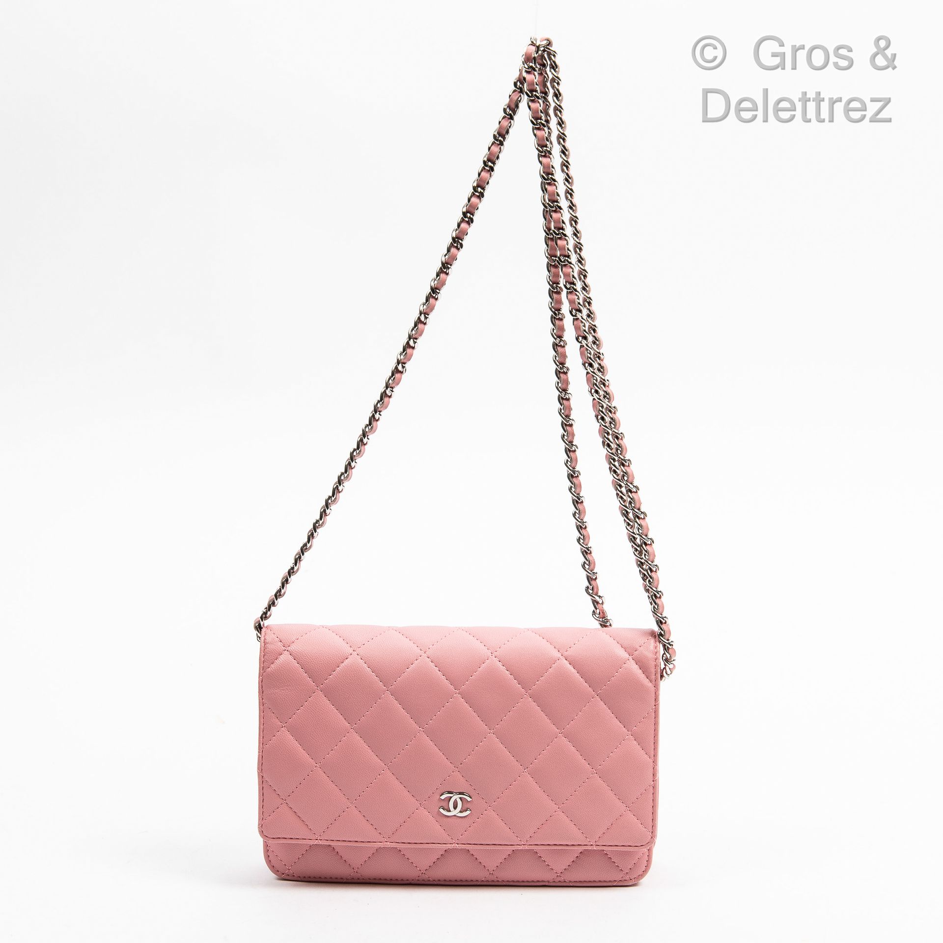 CHANEN Anno 2011

Borsa "Wallet on chain" 19 cm in pelle di agnello rosa, portac&hellip;