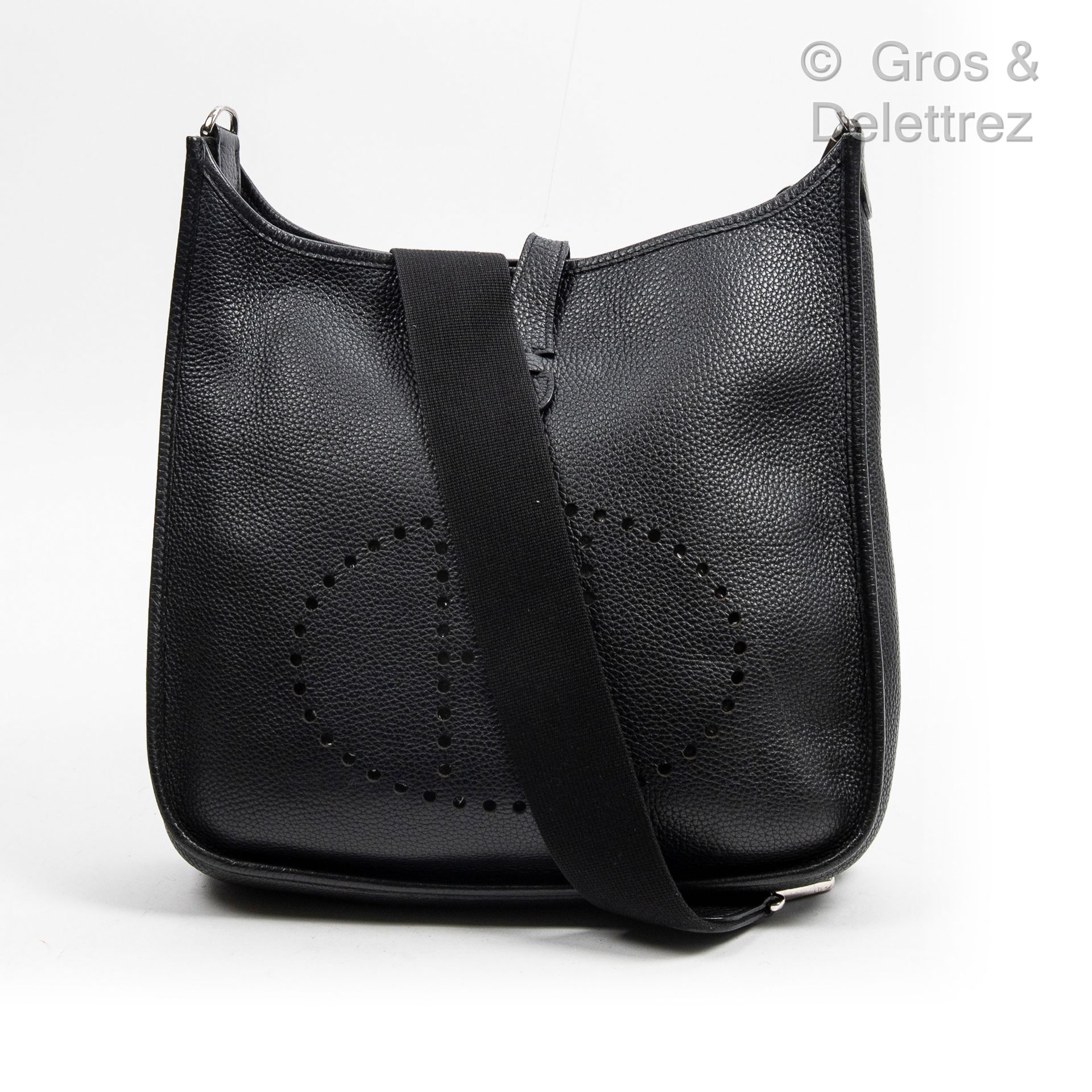 HERMÈS Paris made in France Year 2006

Bag " Evelyne " 30 cm in black Togo leath&hellip;