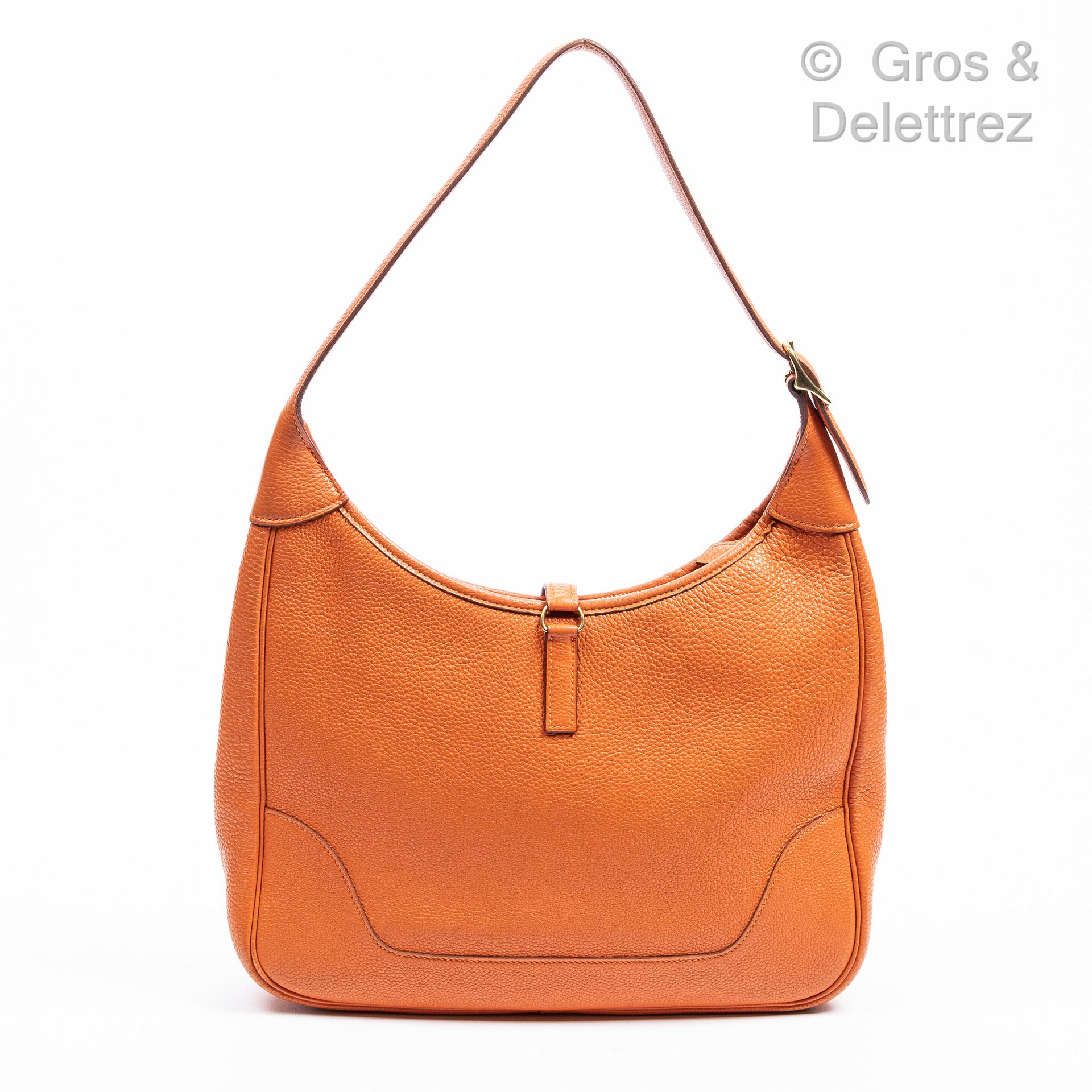 HERMÈS Paris made in France Bolso "Trim" de piel de becerro de Togo, con cremall&hellip;