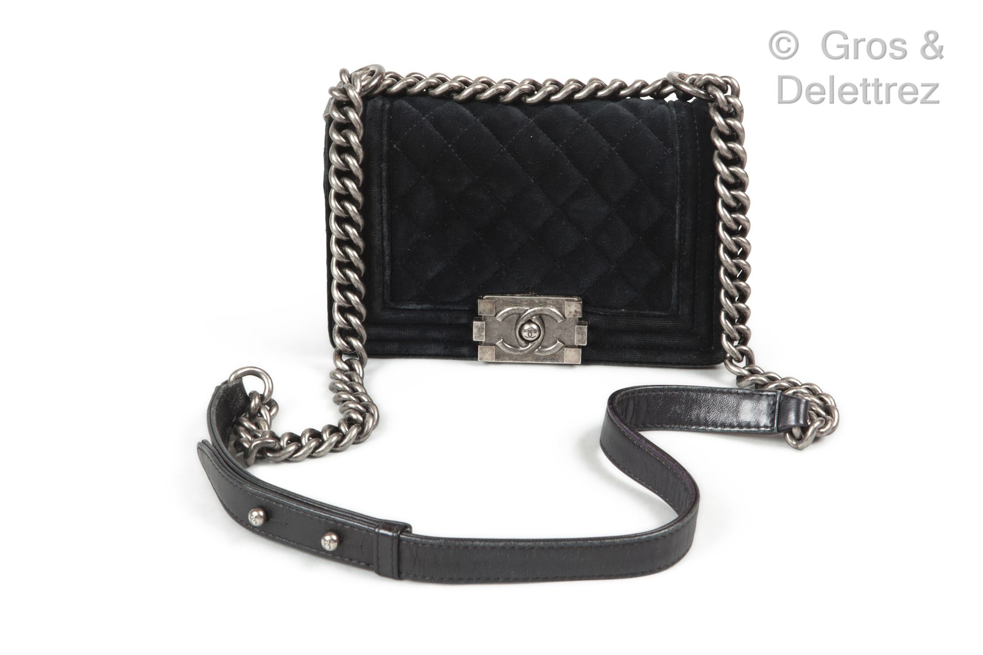 CHANEL Year 2013

"Boy" bag 20 cm PM in black quilted velvet, aged silver metal &hellip;