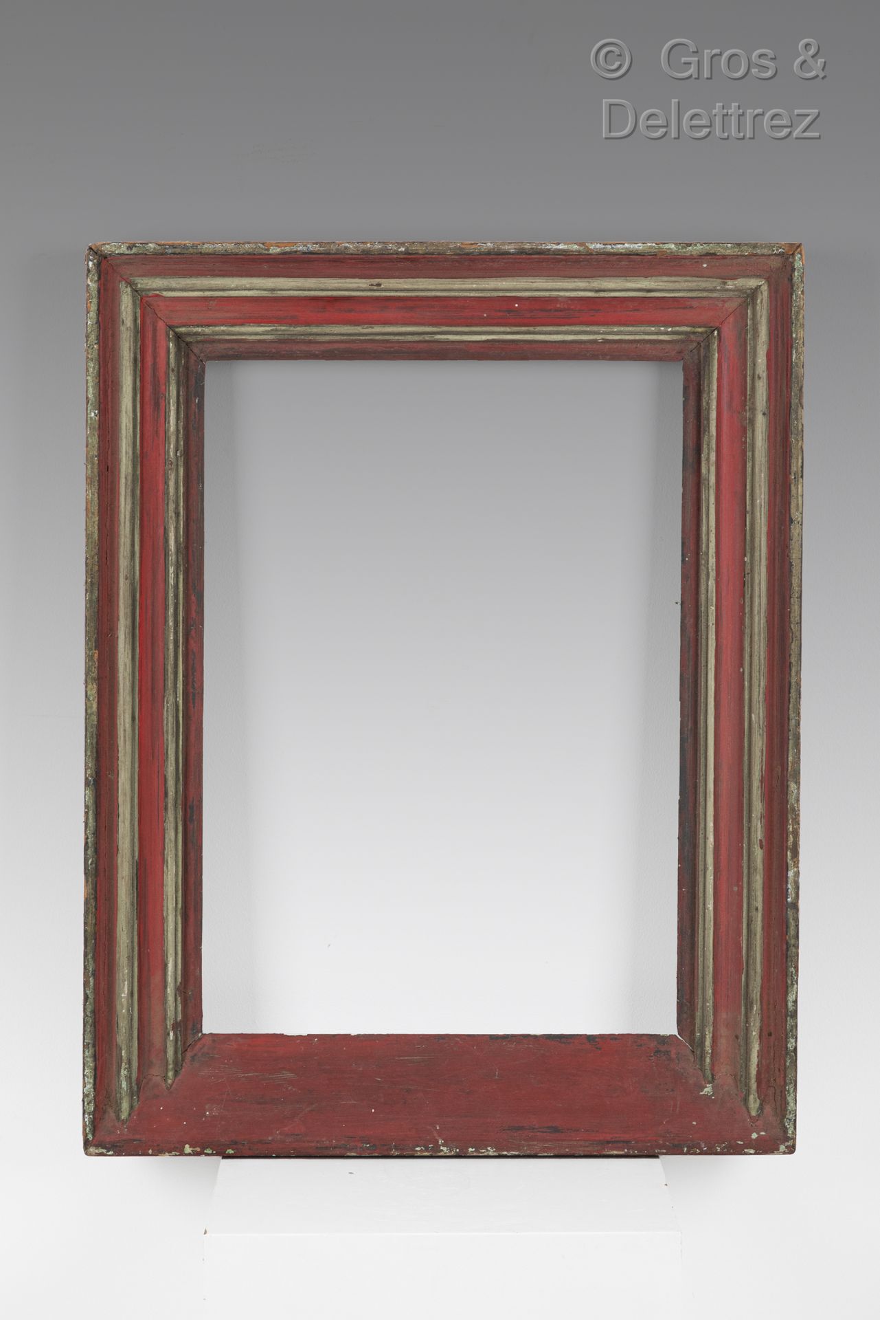 Null 模制和涂漆的木制帐幕框架。

19世纪。

46 x 32.5 x 7.5厘米。