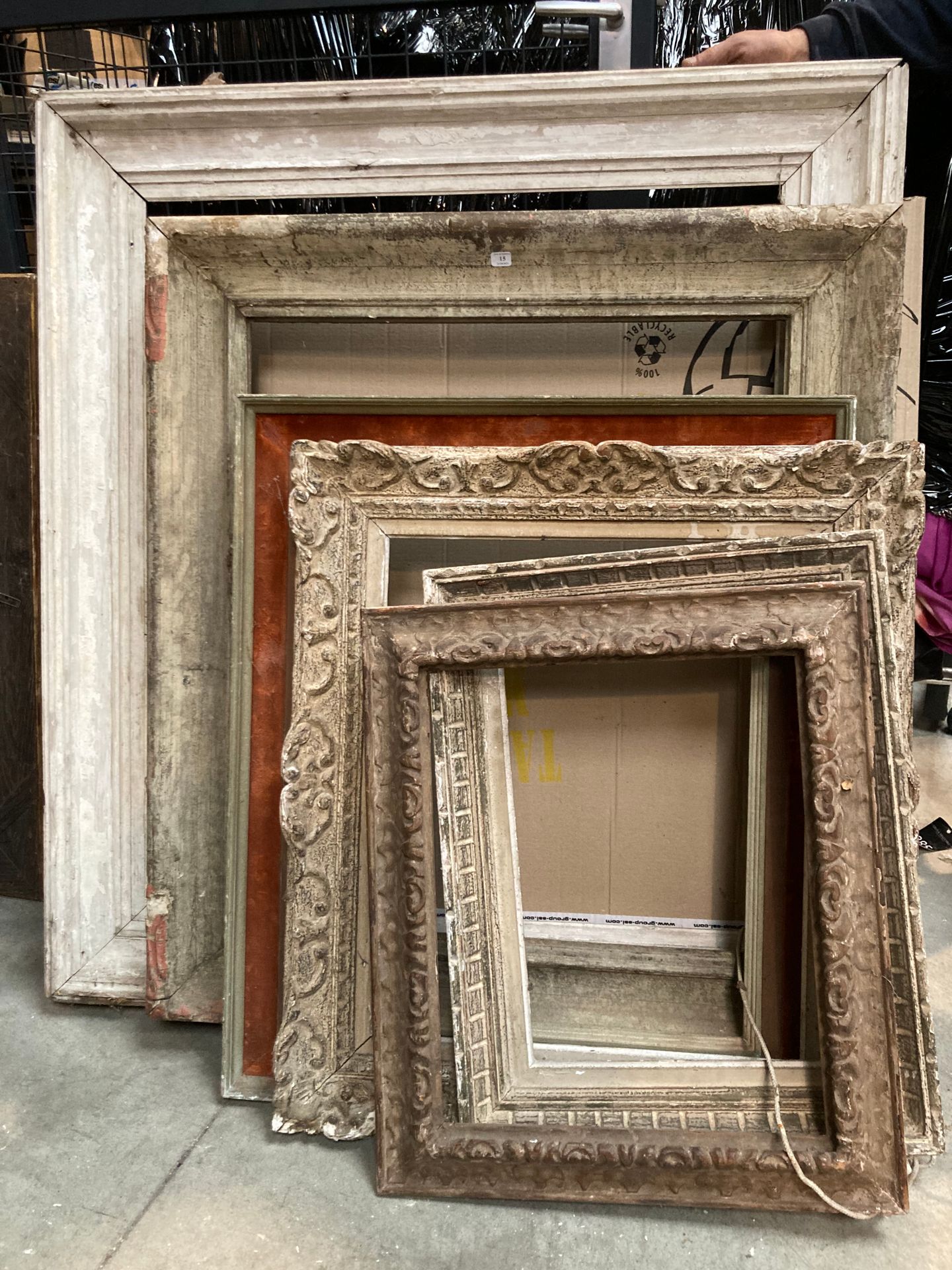 Null Lot of six wood and stucco frames called "montparnasse".

As is.