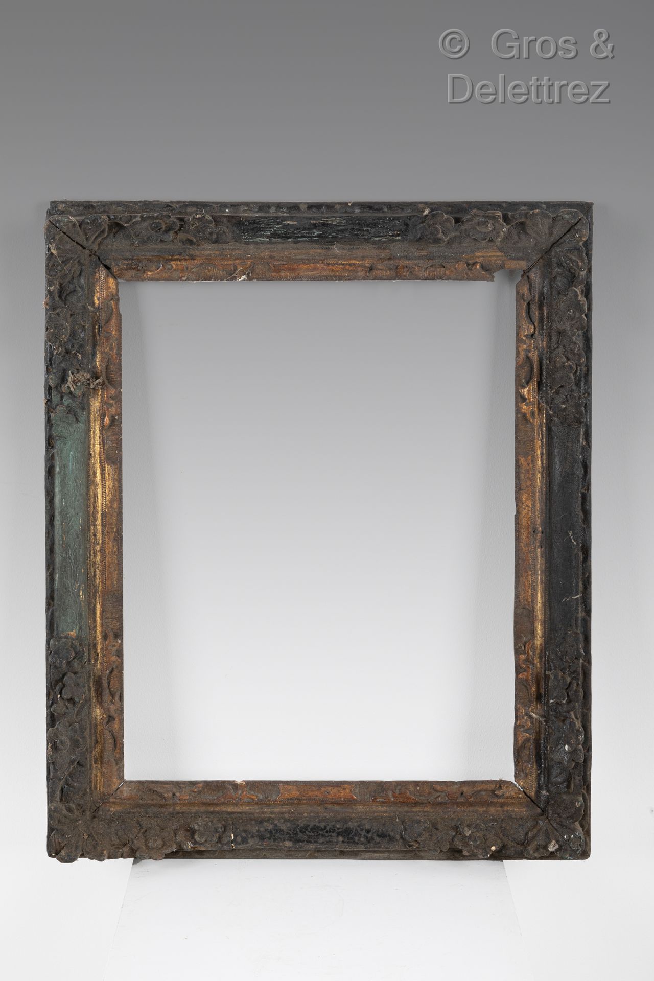 Null Gilded and painted oak frame decorated with palmettes and flowers in the co&hellip;