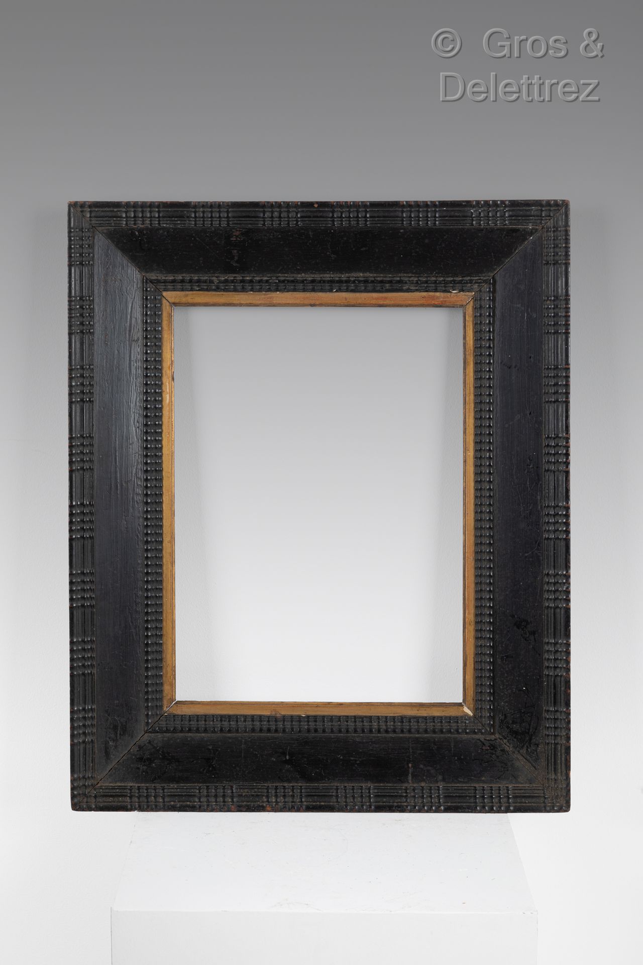 Null Blackened wood frame with guilloche decoration.

Hispano-Flemish work of th&hellip;
