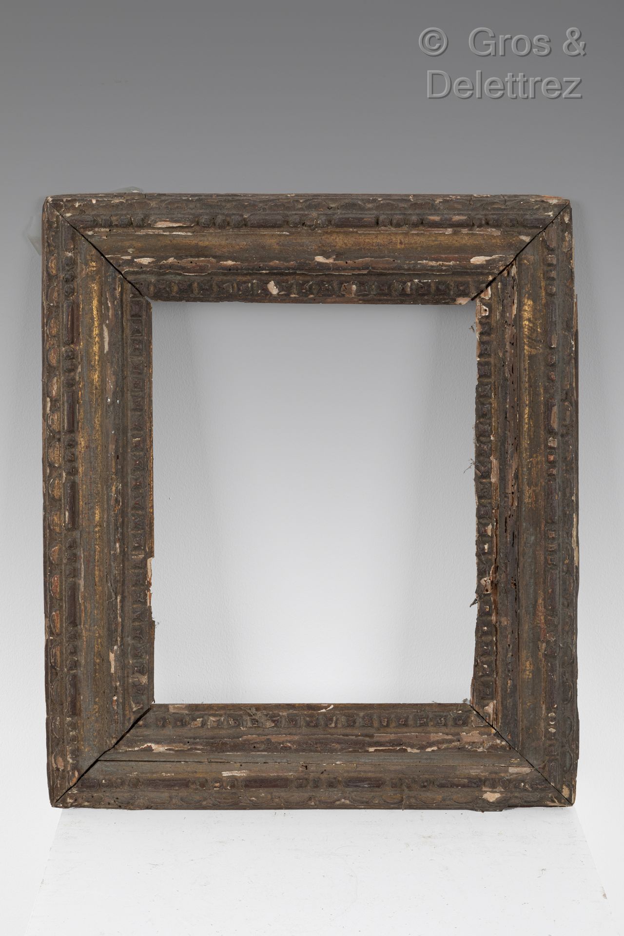 Null Frame with reversed profile in carved and gilded wood with decoration of ro&hellip;