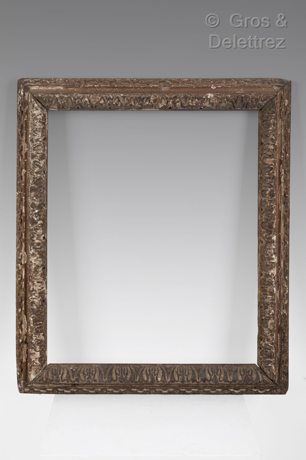 Null Carved oak frame, formerly gilded.

Louis XIII period

32,7 x 39,7 x 5 cm. &hellip;