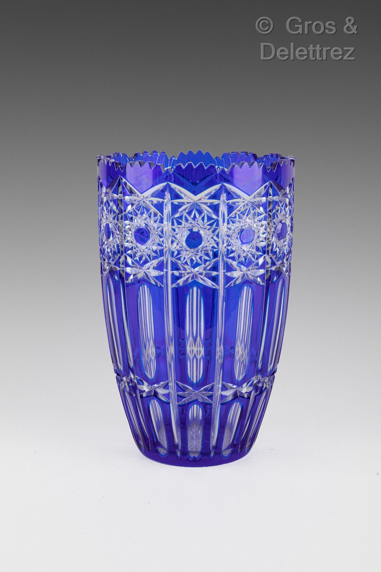 Null Vase en cristal de bohème doublé bleu

Haut : 30 cm