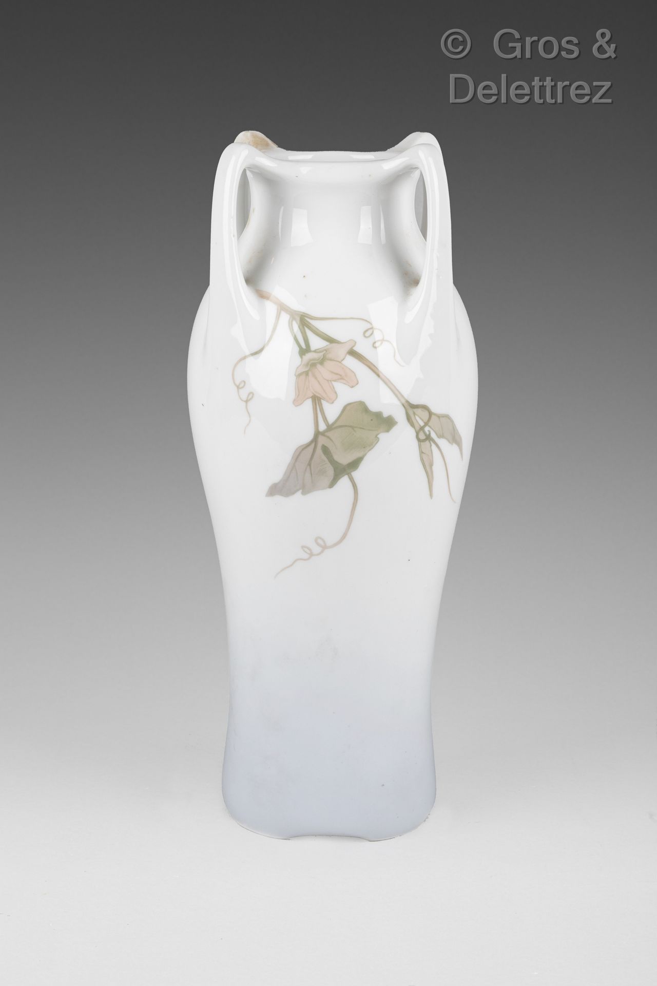 Null Vase en porcelaine à quatre anses décoré en émaux polychromes de branches f&hellip;
