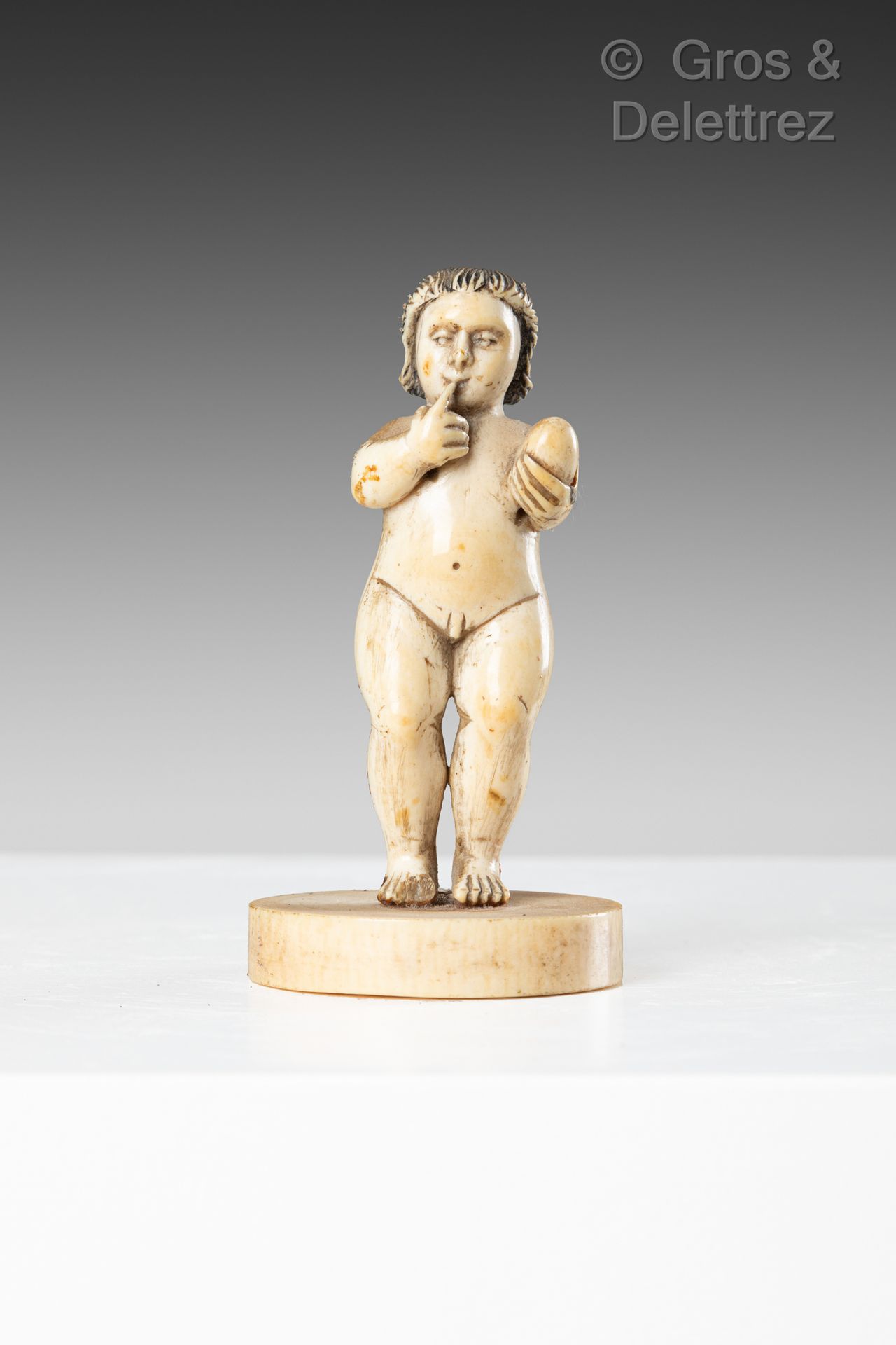Null Enfant Jésus en ivoire sculpté en ronde-bosse.

Indo-Portugais, XVIIe siècl&hellip;