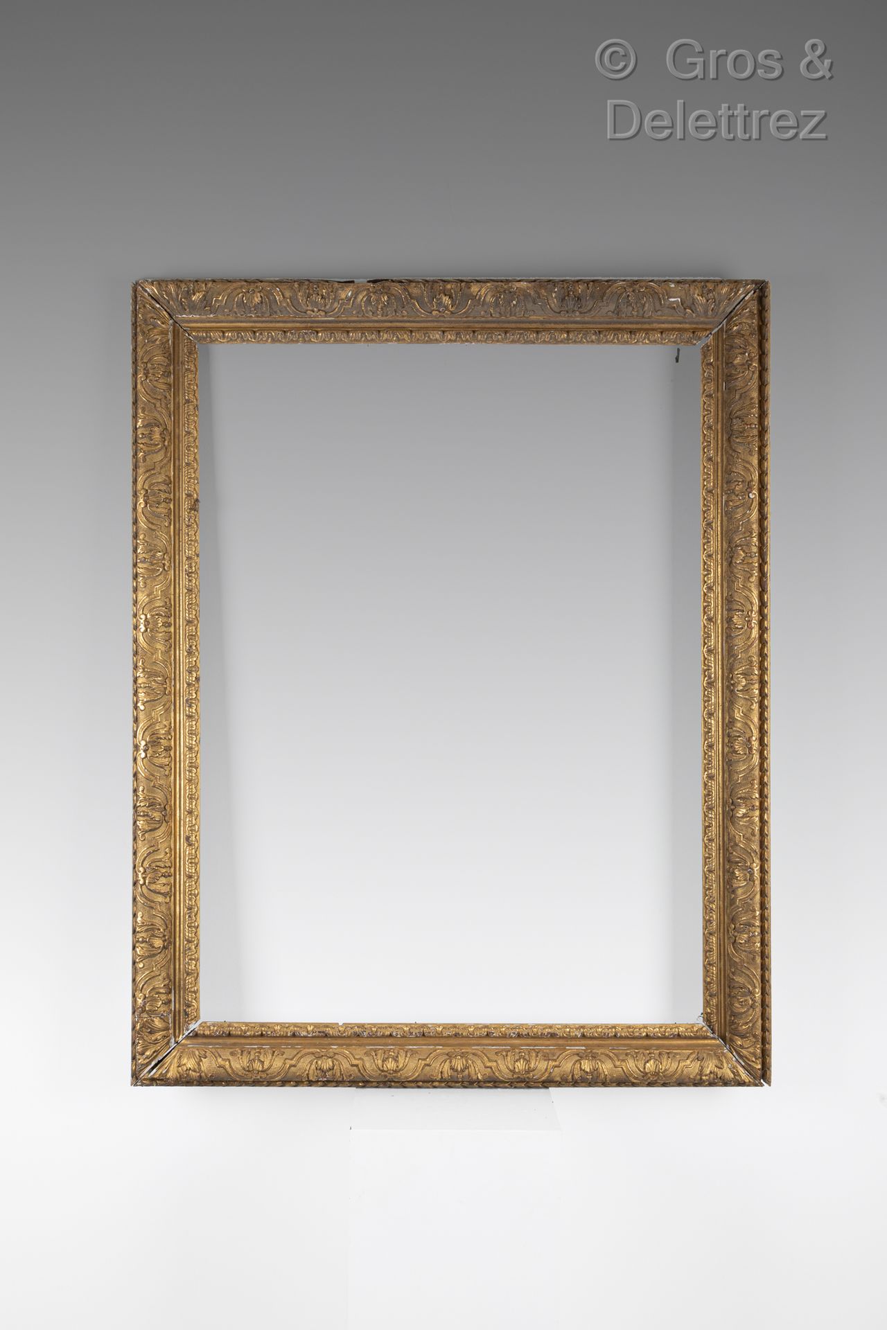 Null 一对雕刻和镀金的橡木框架，有交替的底座和镶边。

路易十三风格

19世纪

77.7 x 109.2 x 10.5厘米和78 x 107.8 x 1&hellip;