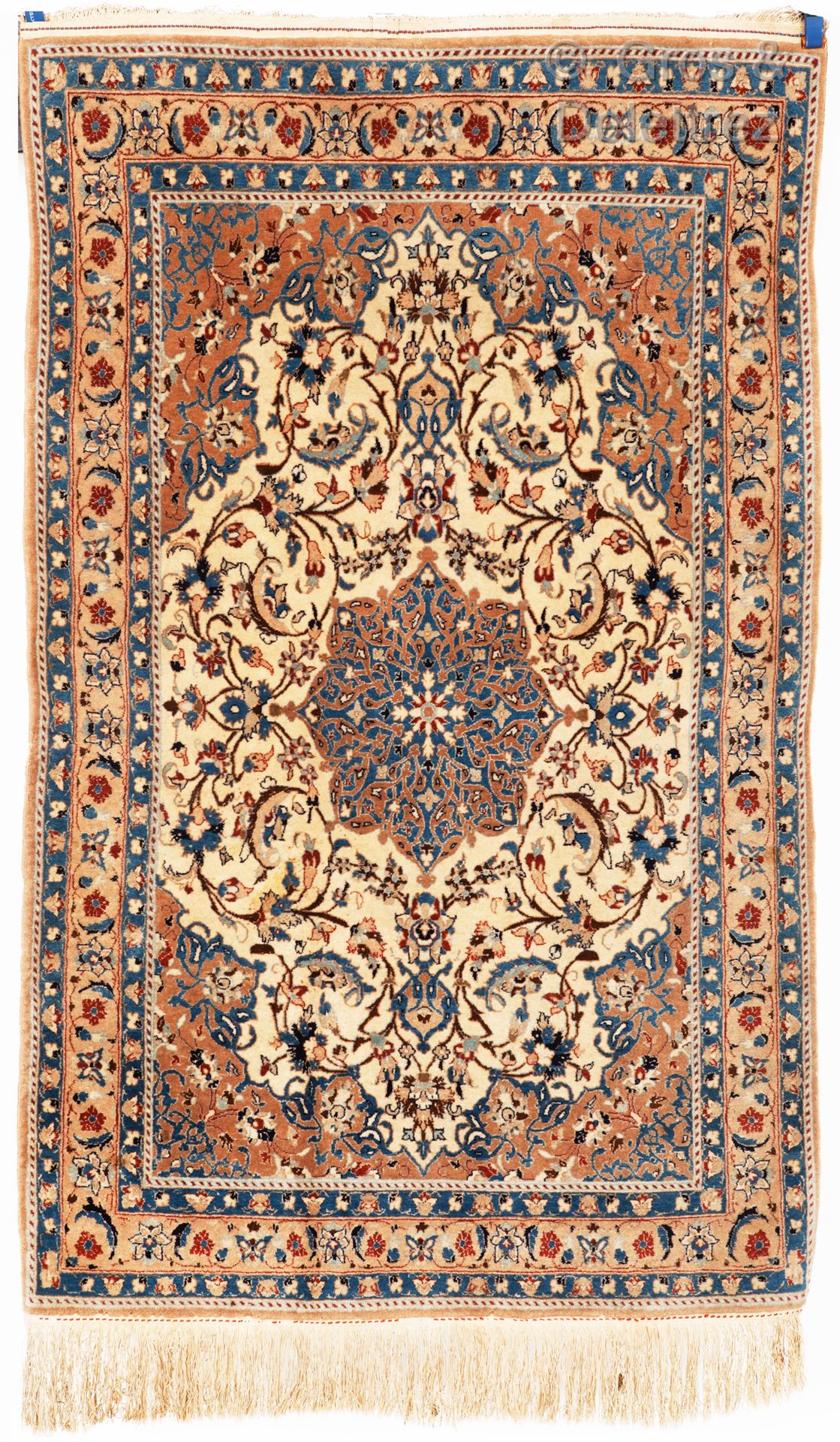 Null Isfahan rug in wool and silk, Iran

Isfahan rug in wool with highlights of &hellip;