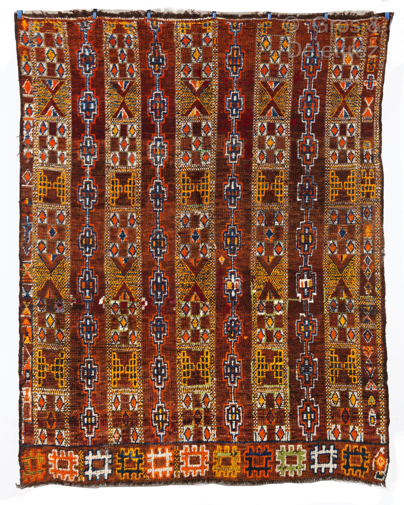 Null 摩洛哥柏柏尔人的Zaïane堆积地毯。

摩洛哥柏柏尔人的Zaïane堆积地毯

饰有颜色和图案交替的垂直带，饰有这组地毯上不常见的民族学图案。状况良&hellip;