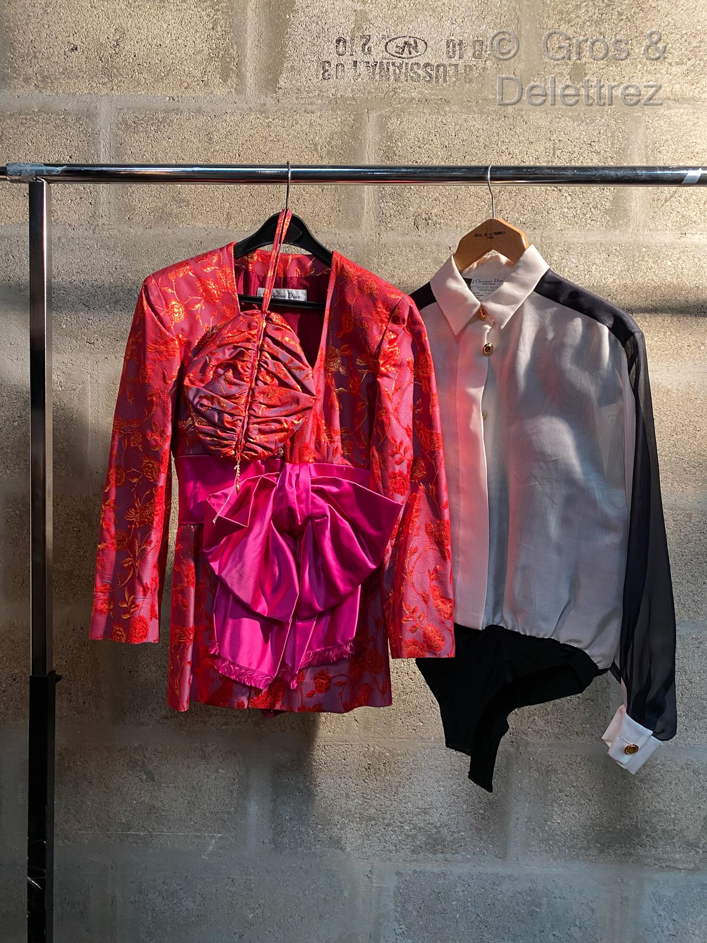Null CHRISTIAN DIOR BOUTIQUE, Lot including a silk jacket decorated with fuchsia&hellip;