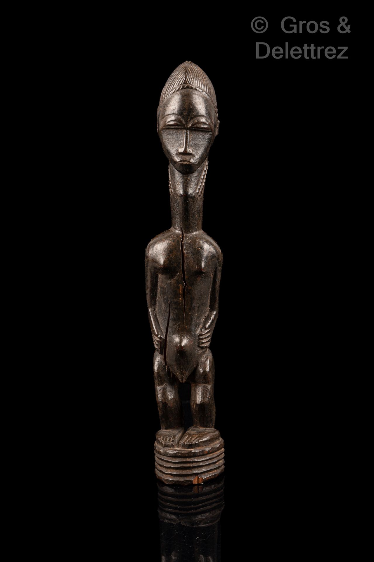 Null 男性雕像

包勒人

象牙海岸

木头

H.29厘米

古典鲍尔雕像的男性模型。纤细的脖子上有一张精致而宁静的脸，与雕塑其他部分的紧凑结构相抵消。美&hellip;