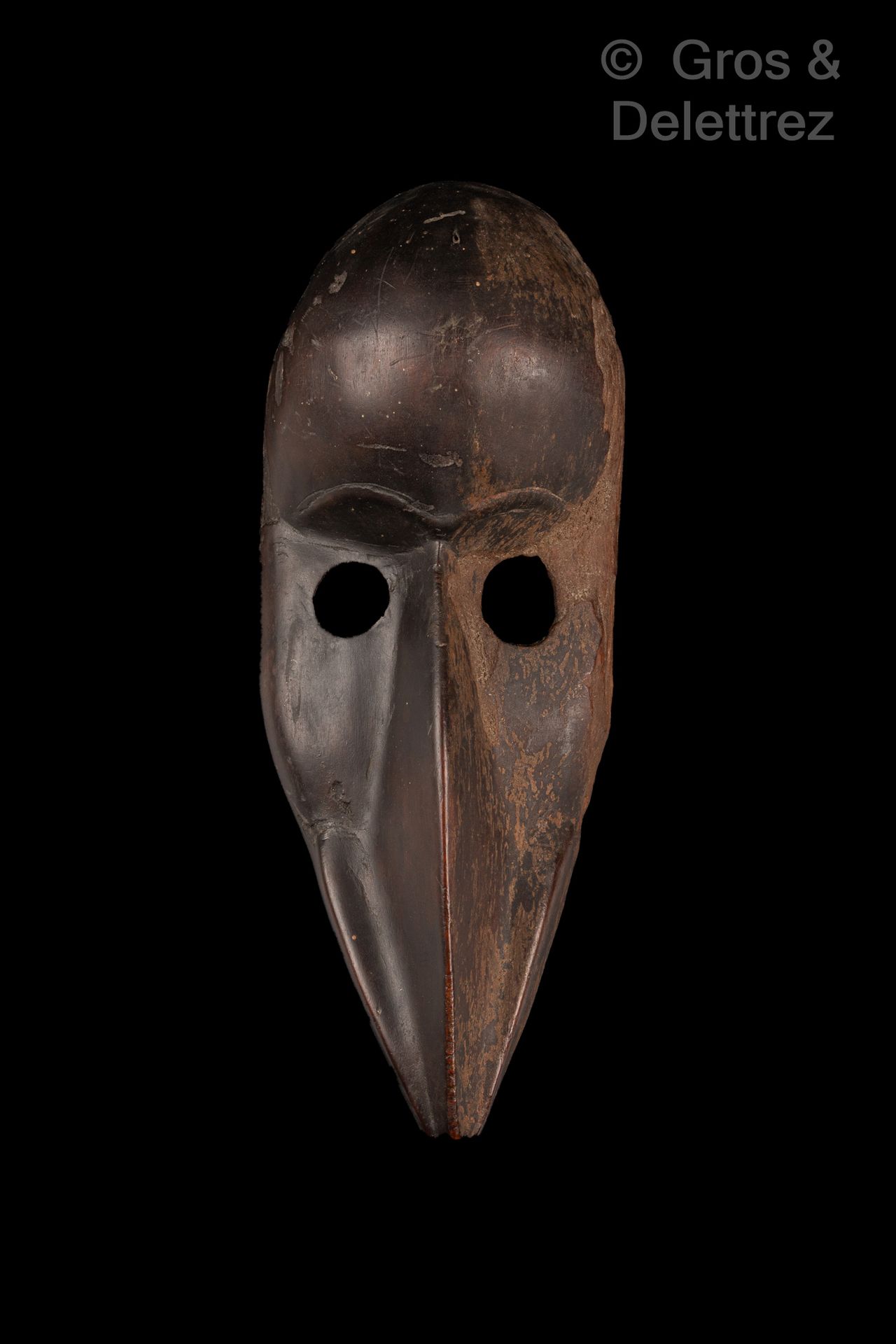 Null Masque oiseau	

Peuple Dan	

Côte d’Ivoire	

Bois	

H. 32 cm	

Provenance :&hellip;
