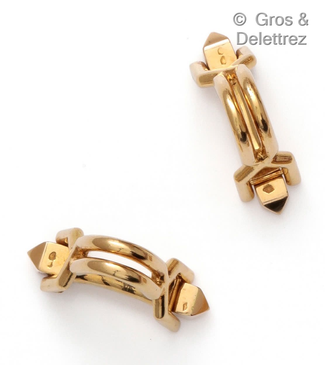 Null CARTIER - Pair of yellow gold "Stirrup" cufflinks with gadroons and diamond&hellip;