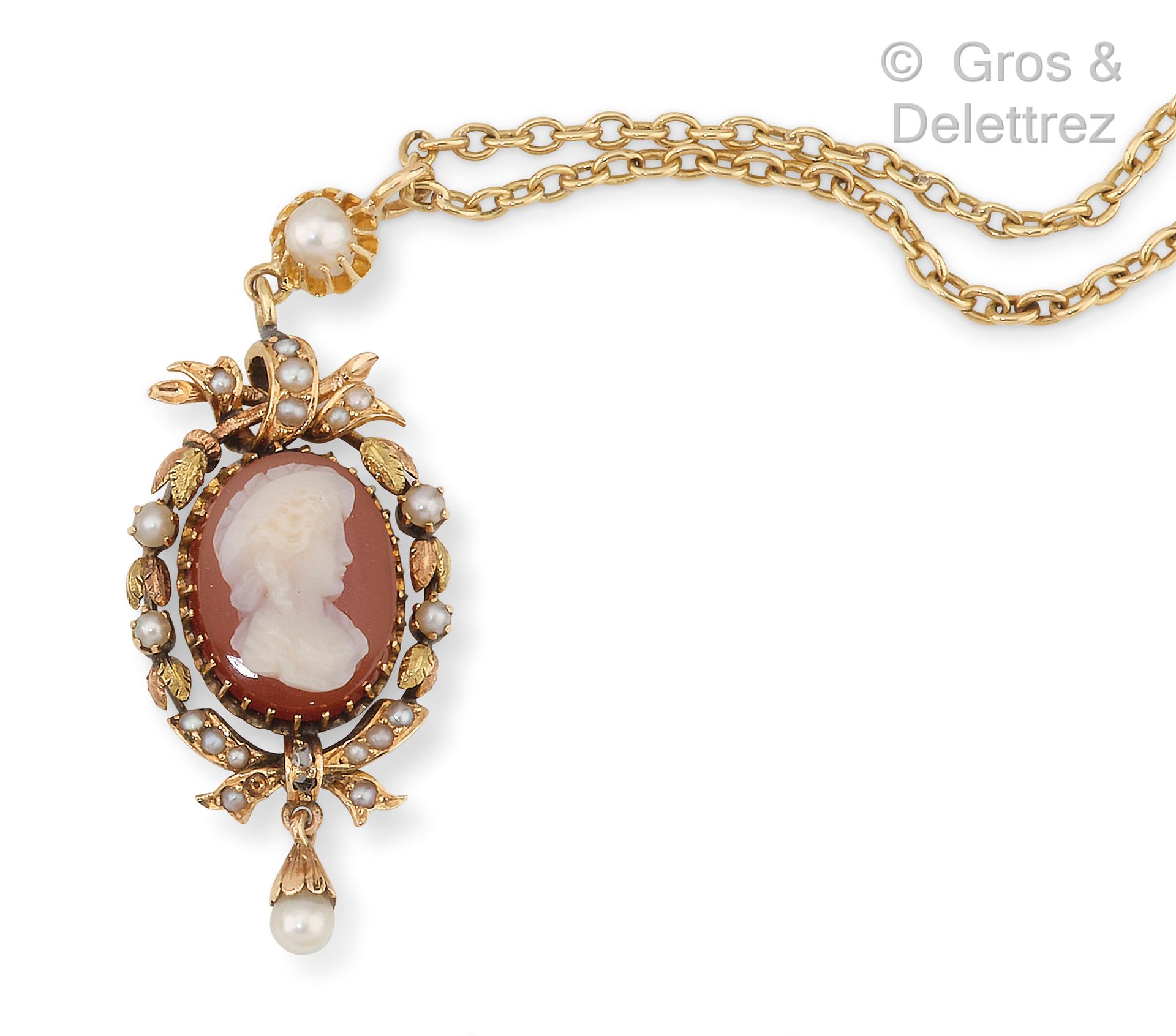 Null Yellow gold pendant necklace, set with a cameo on carnelian representing a &hellip;
