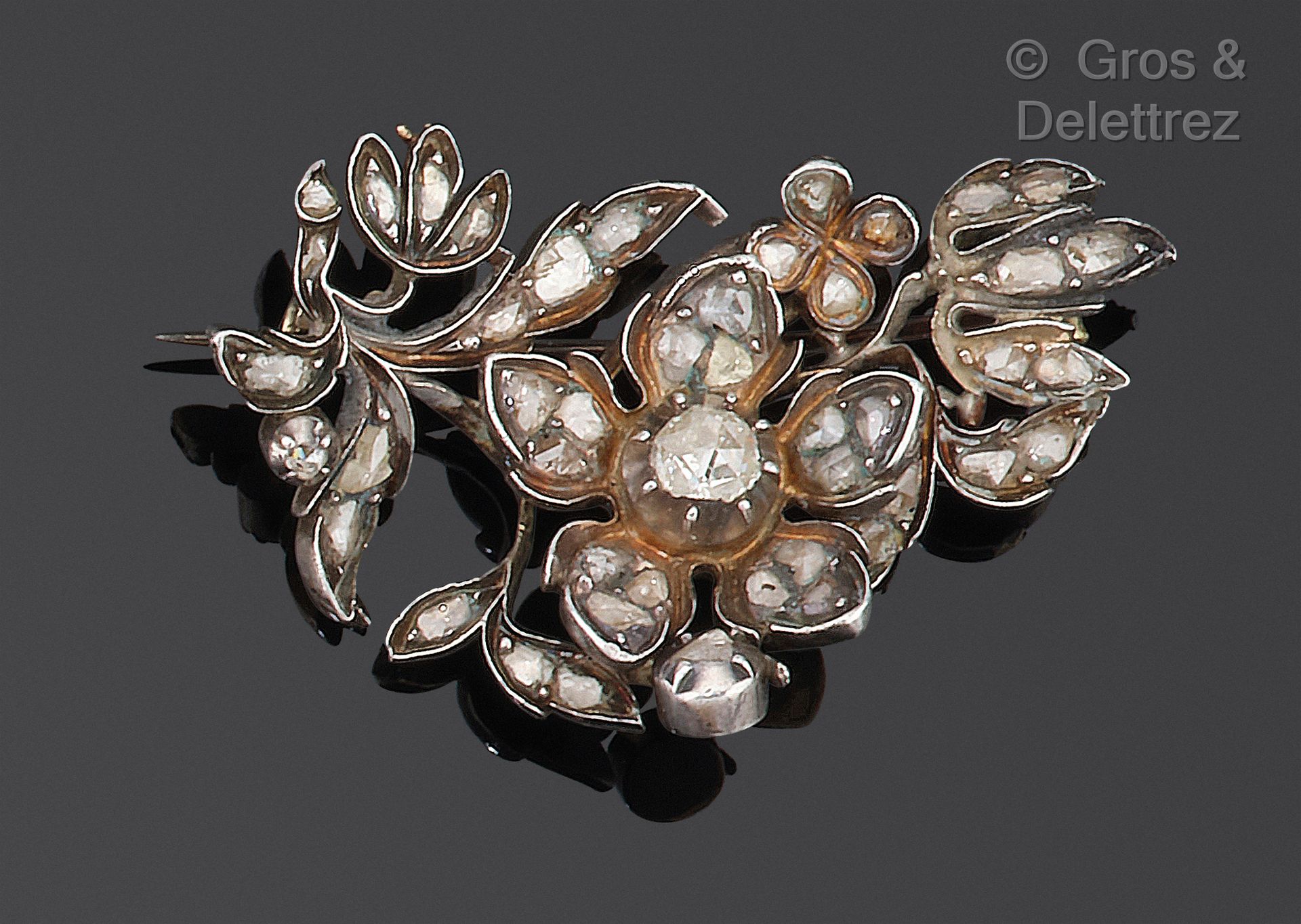 Null Brooch "Bouquet" in yellow gold and silver, entirely set with old cut diamo&hellip;
