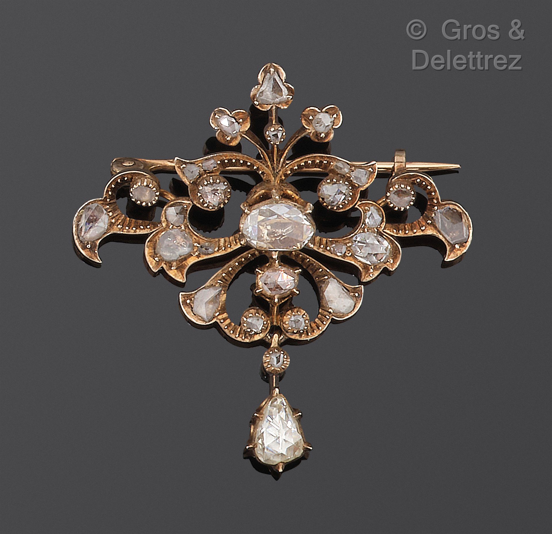 Null Brooch with two articulated bodies in yellow gold and silver, decorated wit&hellip;