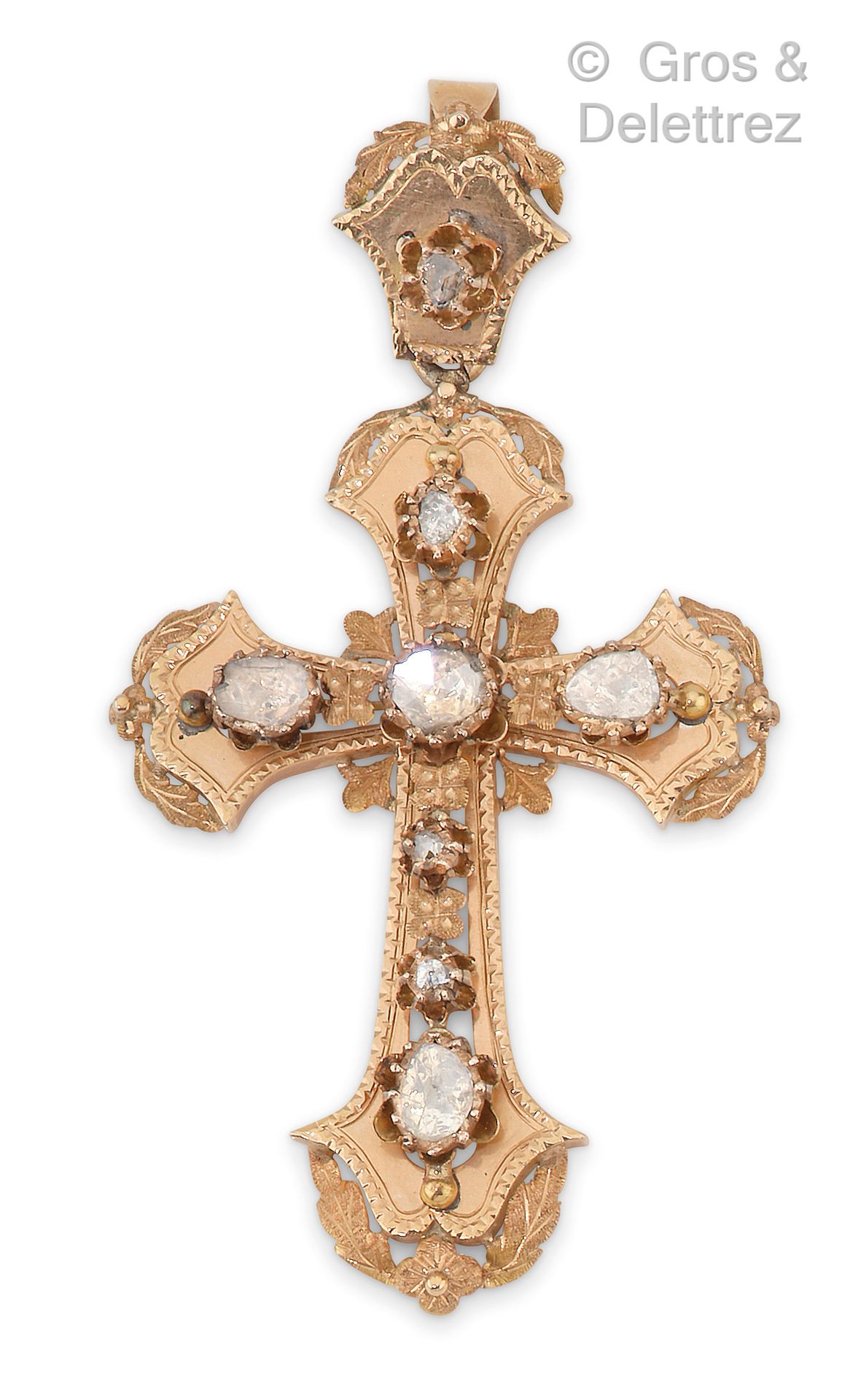 Null 玫瑰金 "Arlesian Cross "吊坠，装饰有玫瑰切割钻石和橡树叶。19世纪的作品。长度：7厘米。毛重：7.6克。
