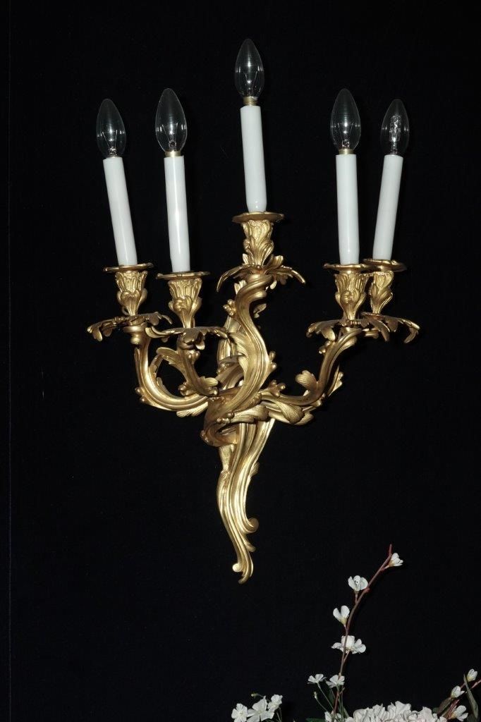 Null Pair of ormolu sconces in rocaille style with five arms of light. 47 x 40 x&hellip;