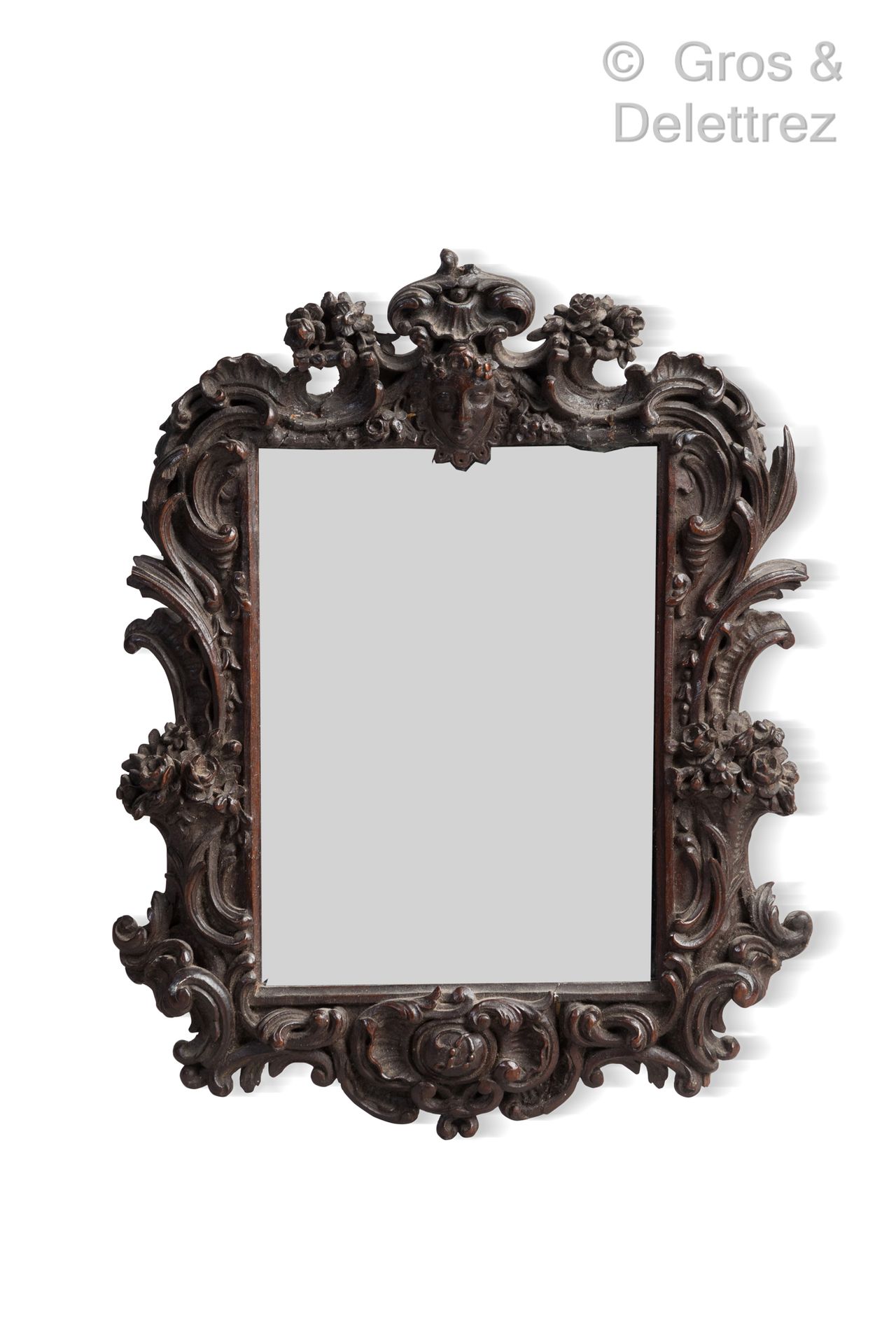 Null Petit miroir, le cadre en bois foncé mouluré, ajouré et richement sculpté à&hellip;