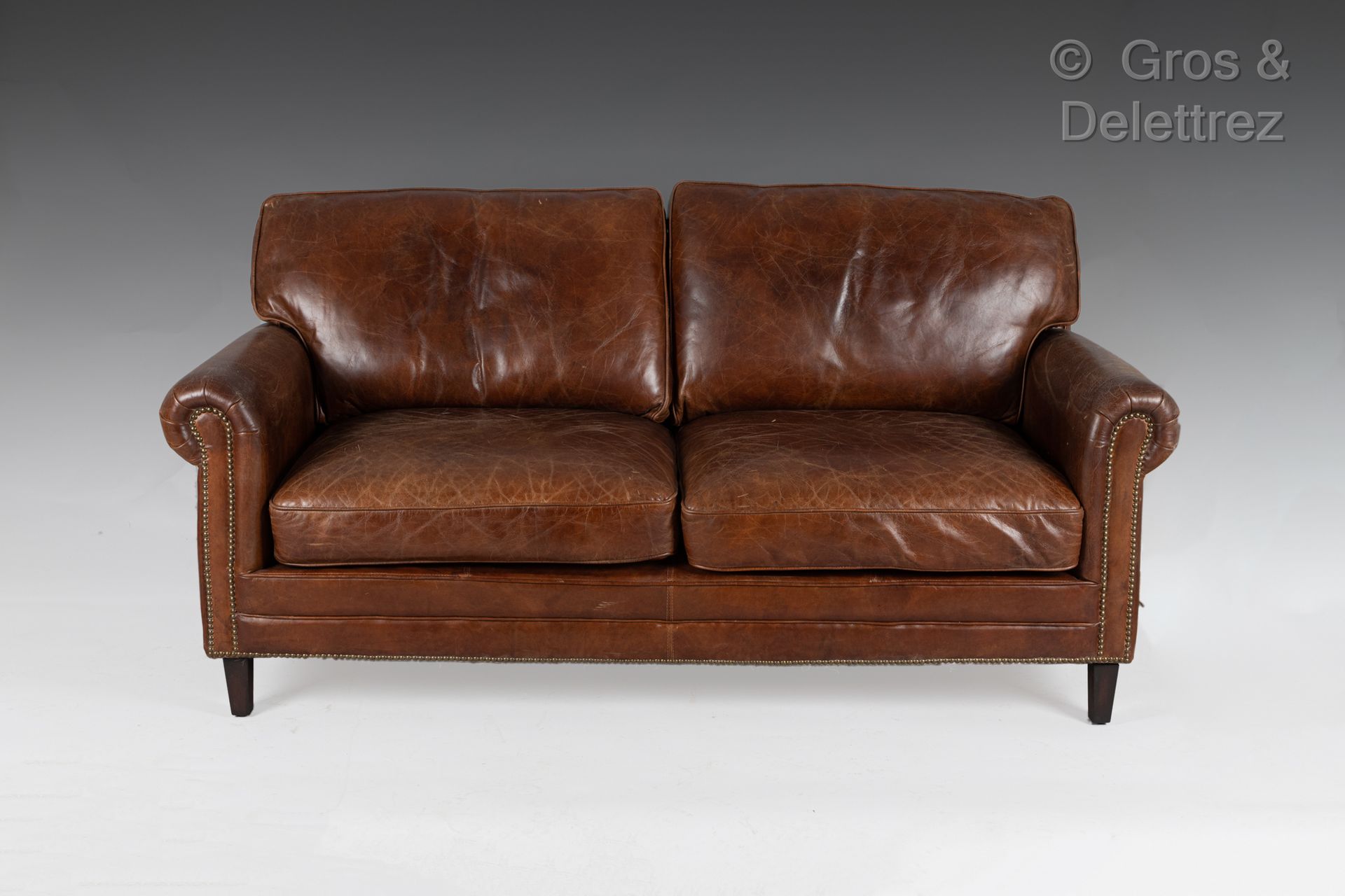 Null 
Sofa aus Leder

H. 90 cm L. 182 cm T. 90 cm - (Kratzer)