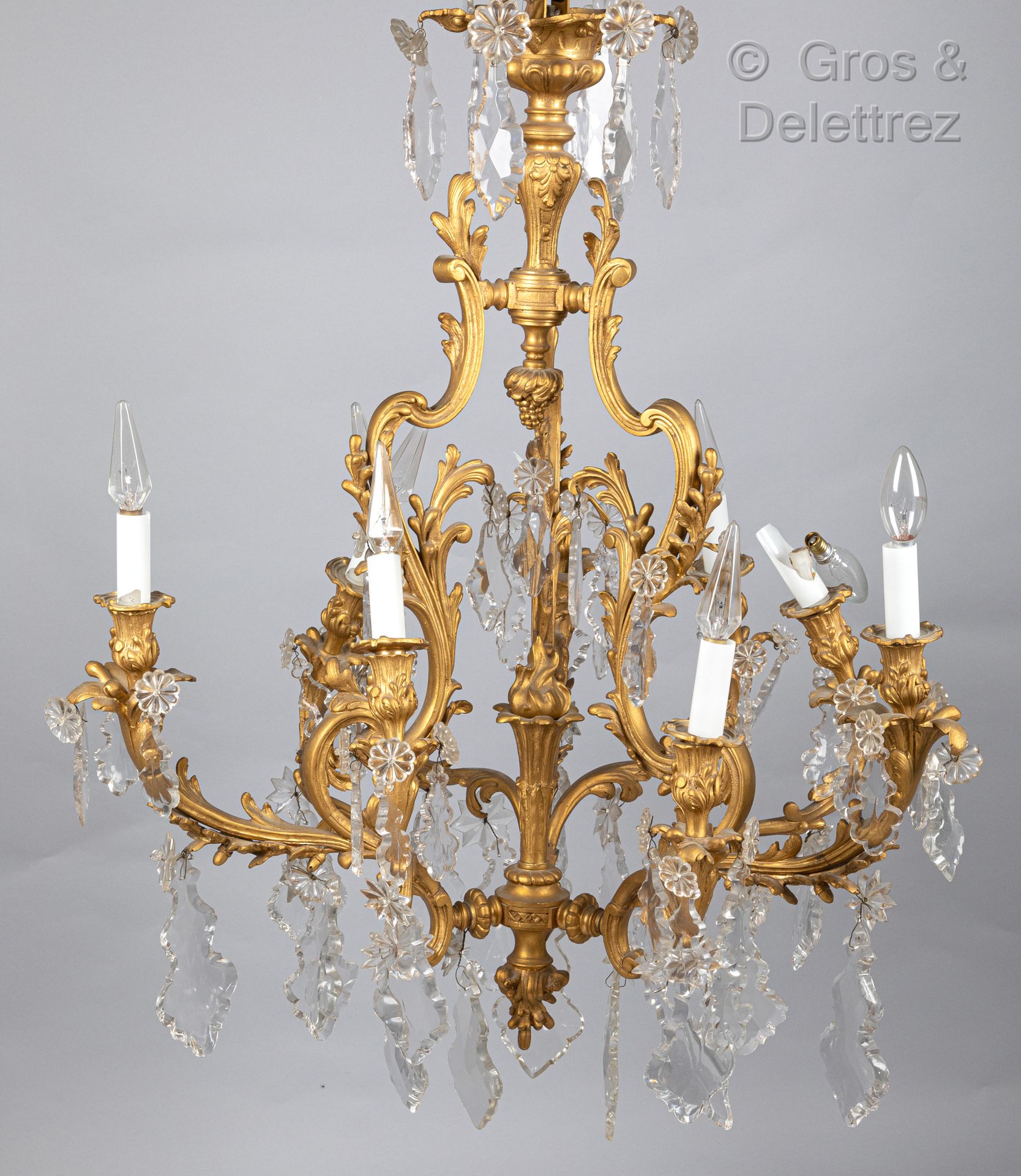 Null A gilt bronze cage chandelier of rocaille style with nine lights and pendan&hellip;
