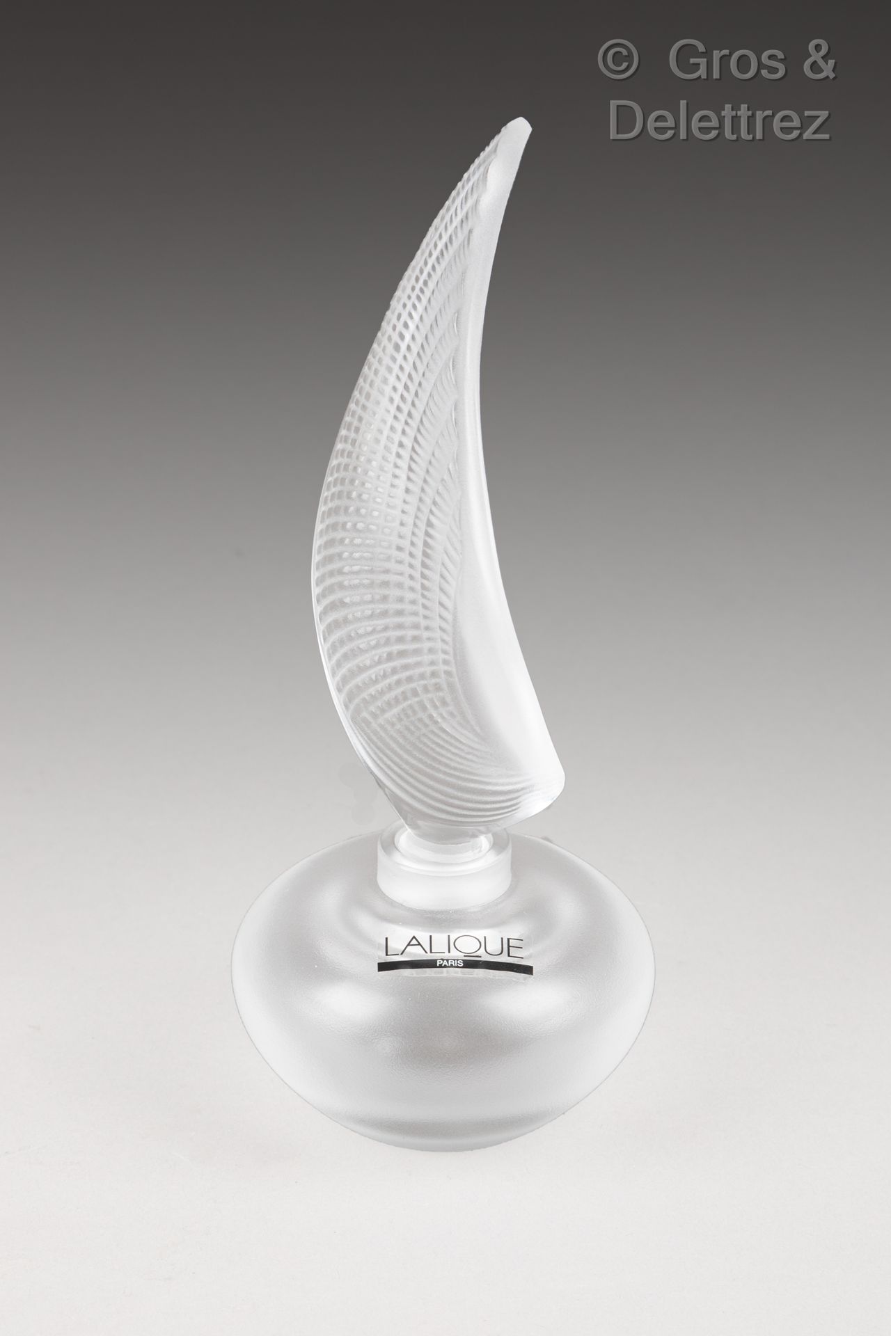 Null Lalique France. Flacon modèle Coquillage en verre moulé pressé et partielle&hellip;