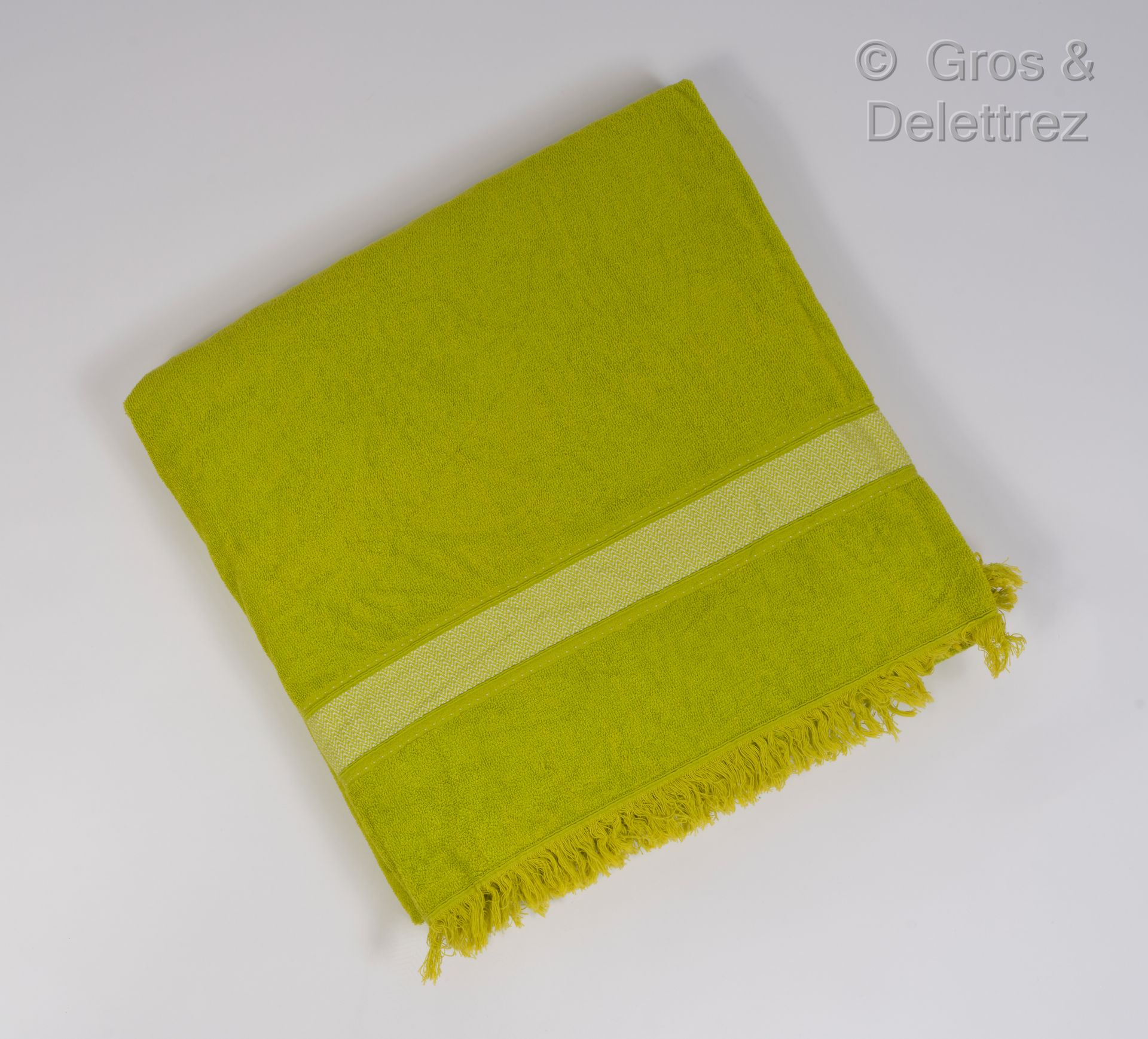 HERMÈS Paris made in France Important bath towel in cotton terry lime, fringed e&hellip;