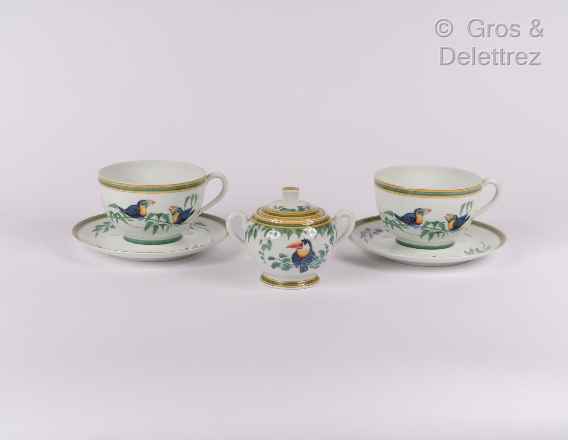 HERMÈS Paris made in France Head to head porcelain "Toucans" including two break&hellip;