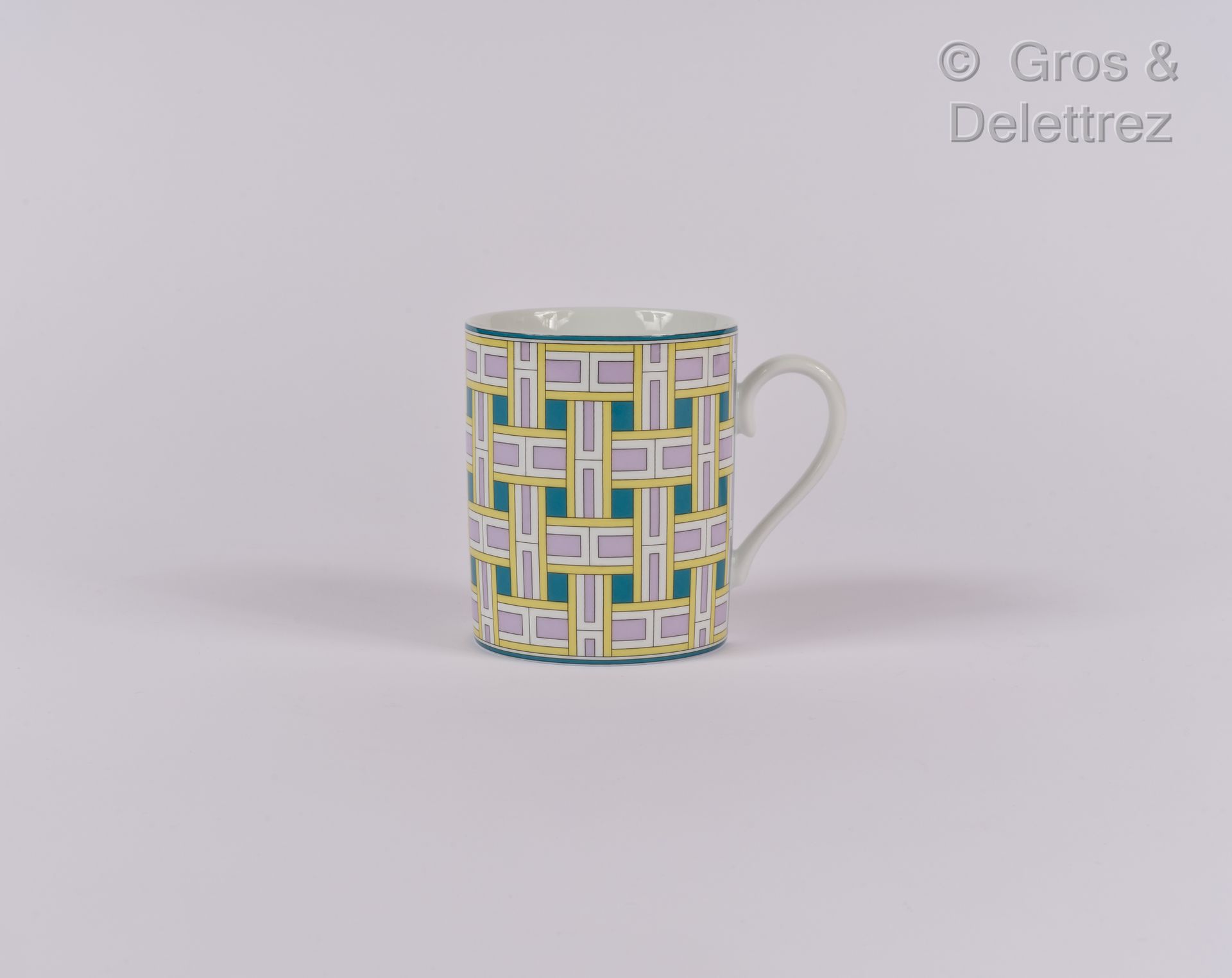 HERMÈS Paris made in France Mug « Tie Set » en porcelaine. Boîte d’origine.