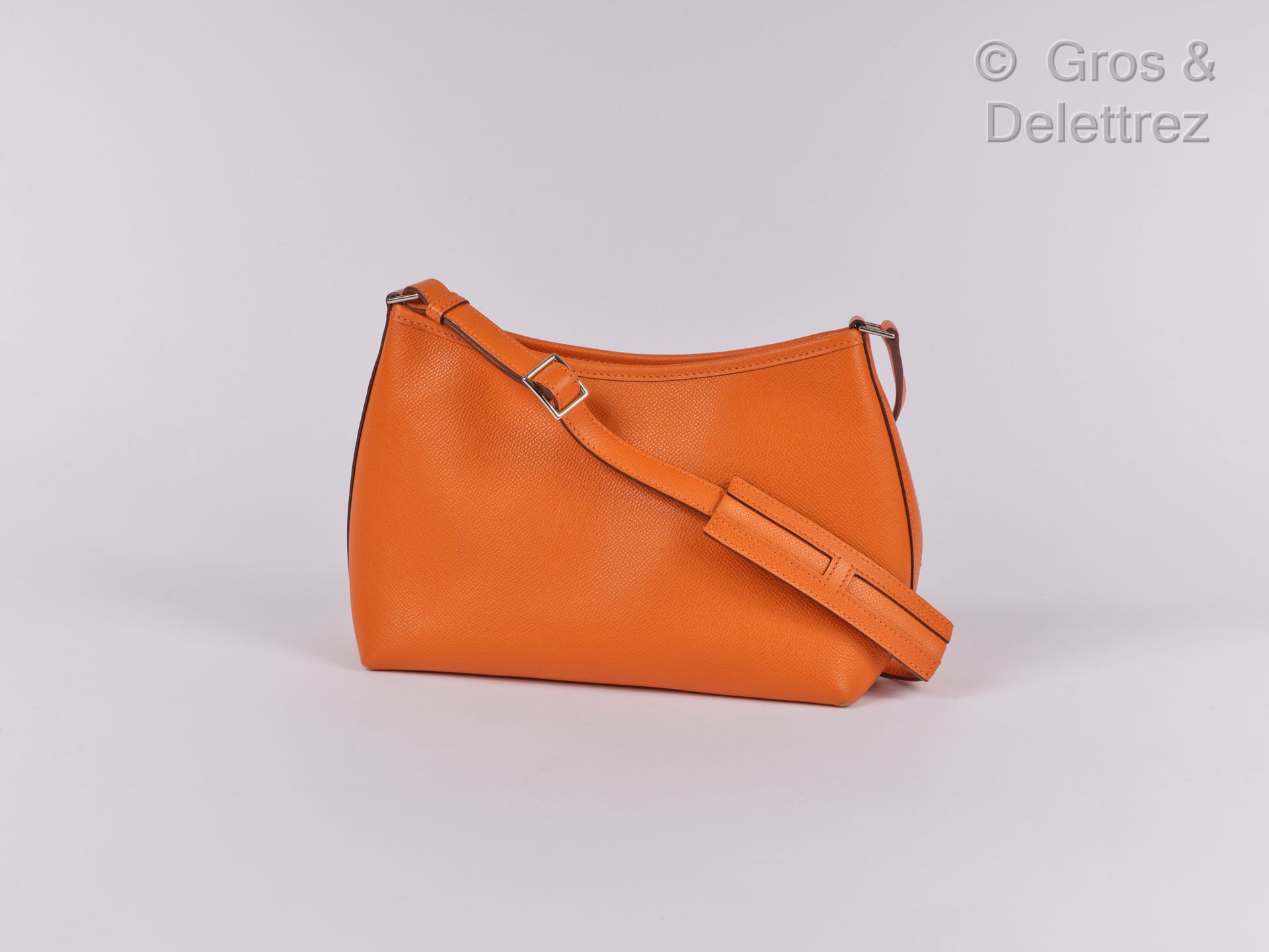 HERMÈS Paris made in France Bag "Berlingo" 23 cm in orange Epsom calfskin, zippe&hellip;