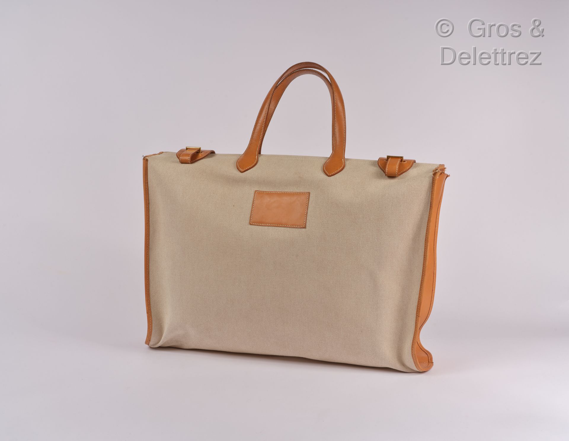 HERMÈS Paris made in France Bag " Kaba " 53 cm in canvas H mottled beige and nat&hellip;