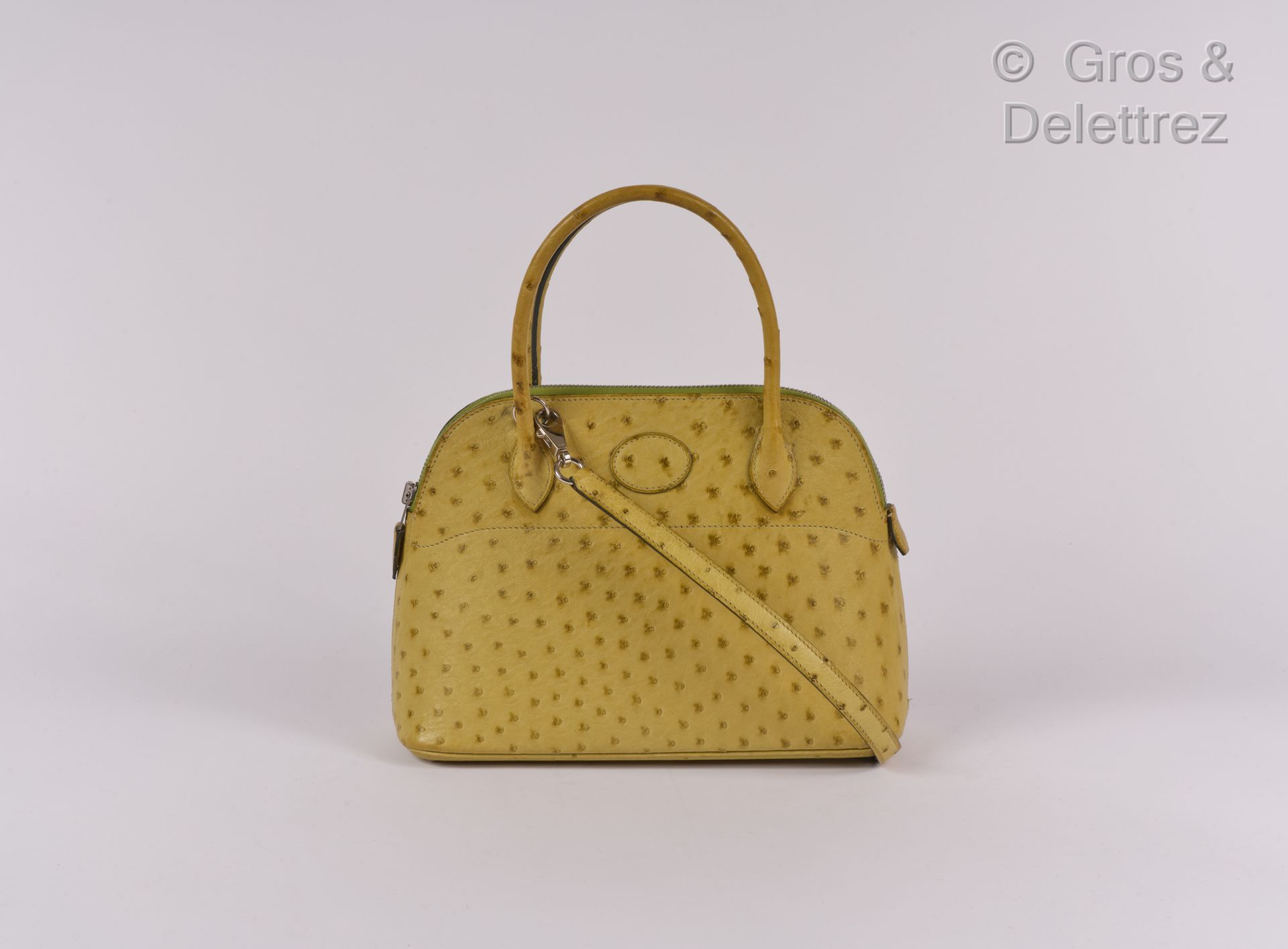 HERMES Paris made in France année 2004 Sac « Bolide » 26 cm en cuir autruche ani&hellip;