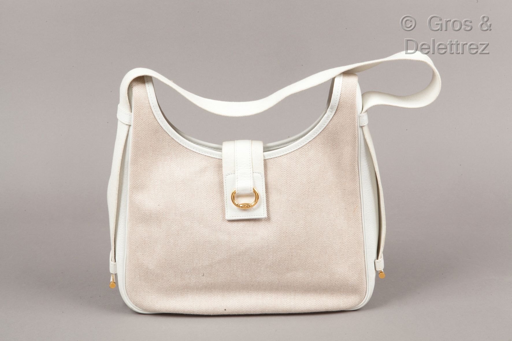 HERMÈS Paris made in France Bag "Tsako" 31 cm in beige canvas and white leather,&hellip;